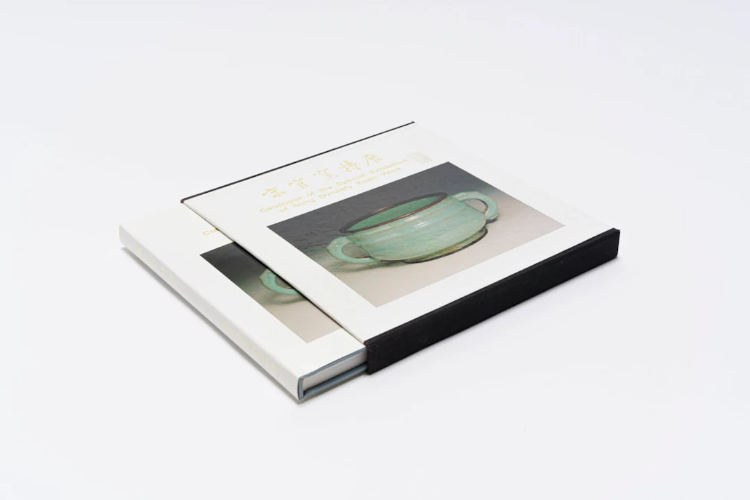 Unknown author; Catalogue of the Special Exhibition of Sung Dynasty Kuan Ware