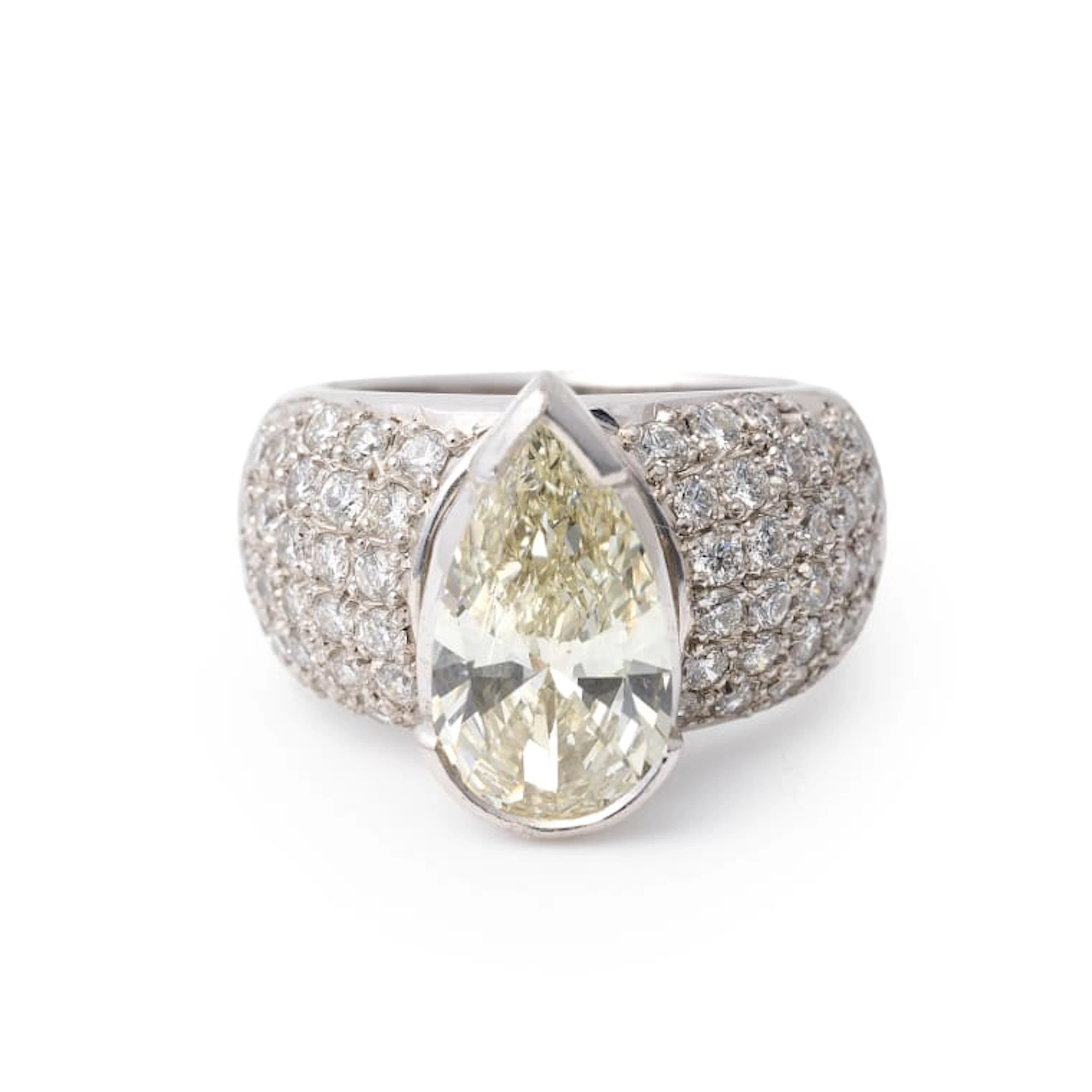 Pear-cut diamond ring