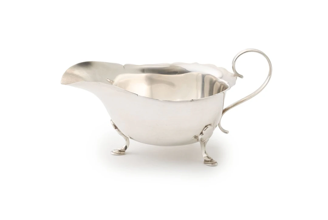 A George V silver sauce boat, Mappin & Webb, Sheffield, 1930