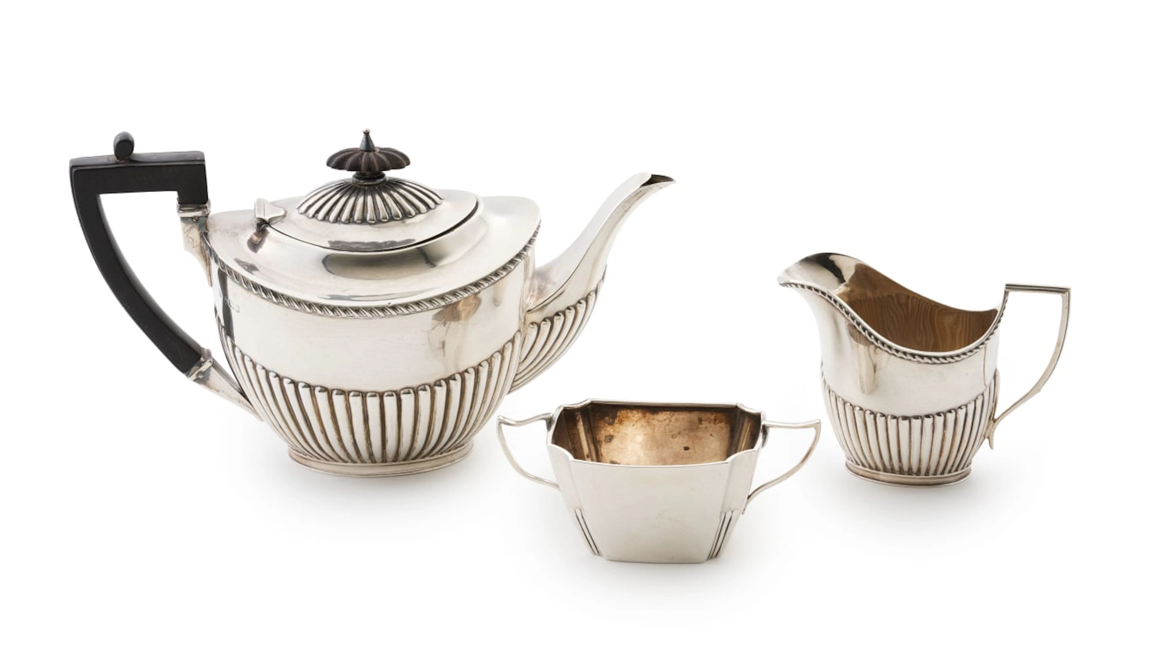 A Victorian silver teapot, James Deakin & Sons, Sheffield, 1898