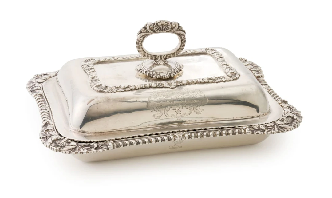 A George IV silver entrée dish, Joseph Craddock & William Ker Reid