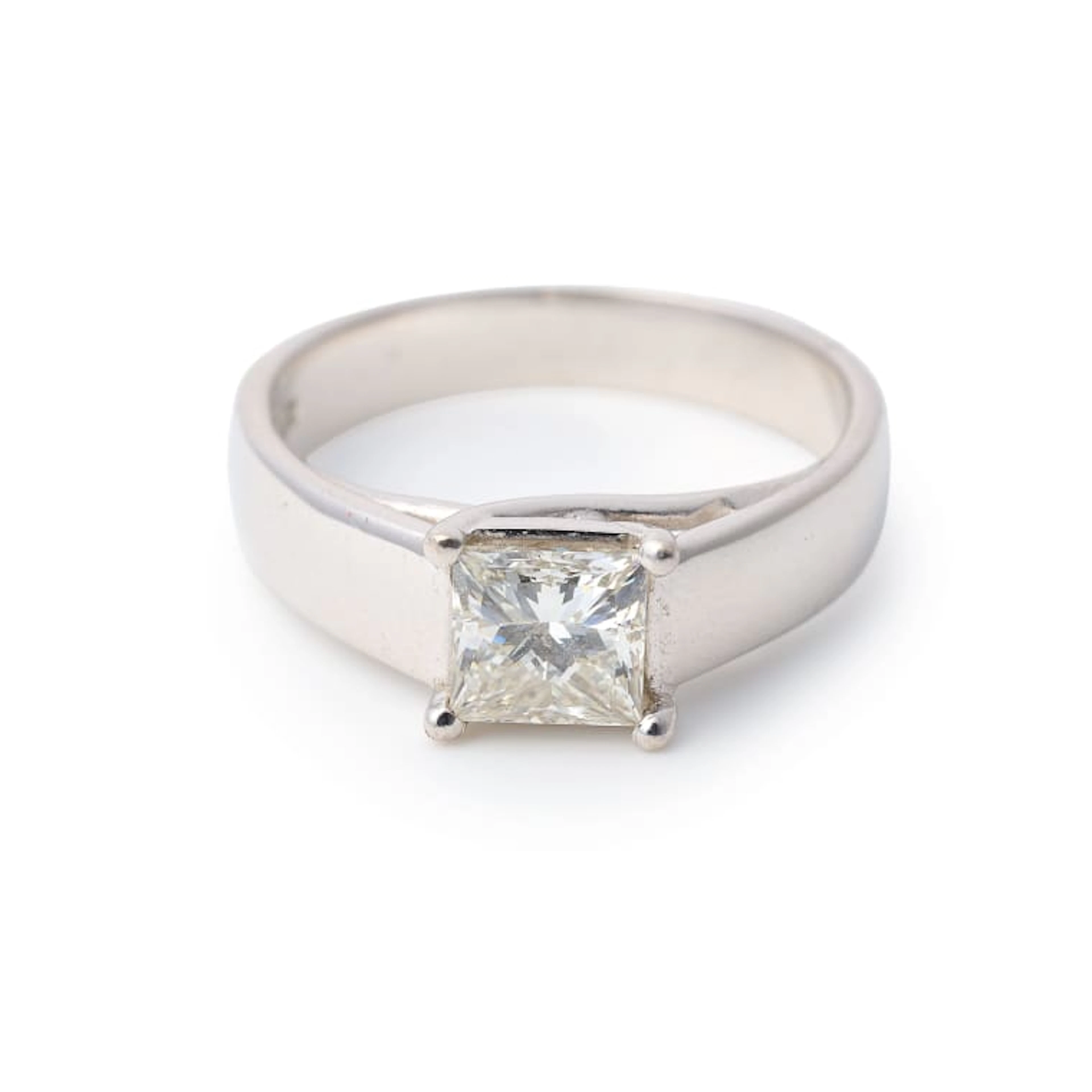 Princess-cut diamond ring