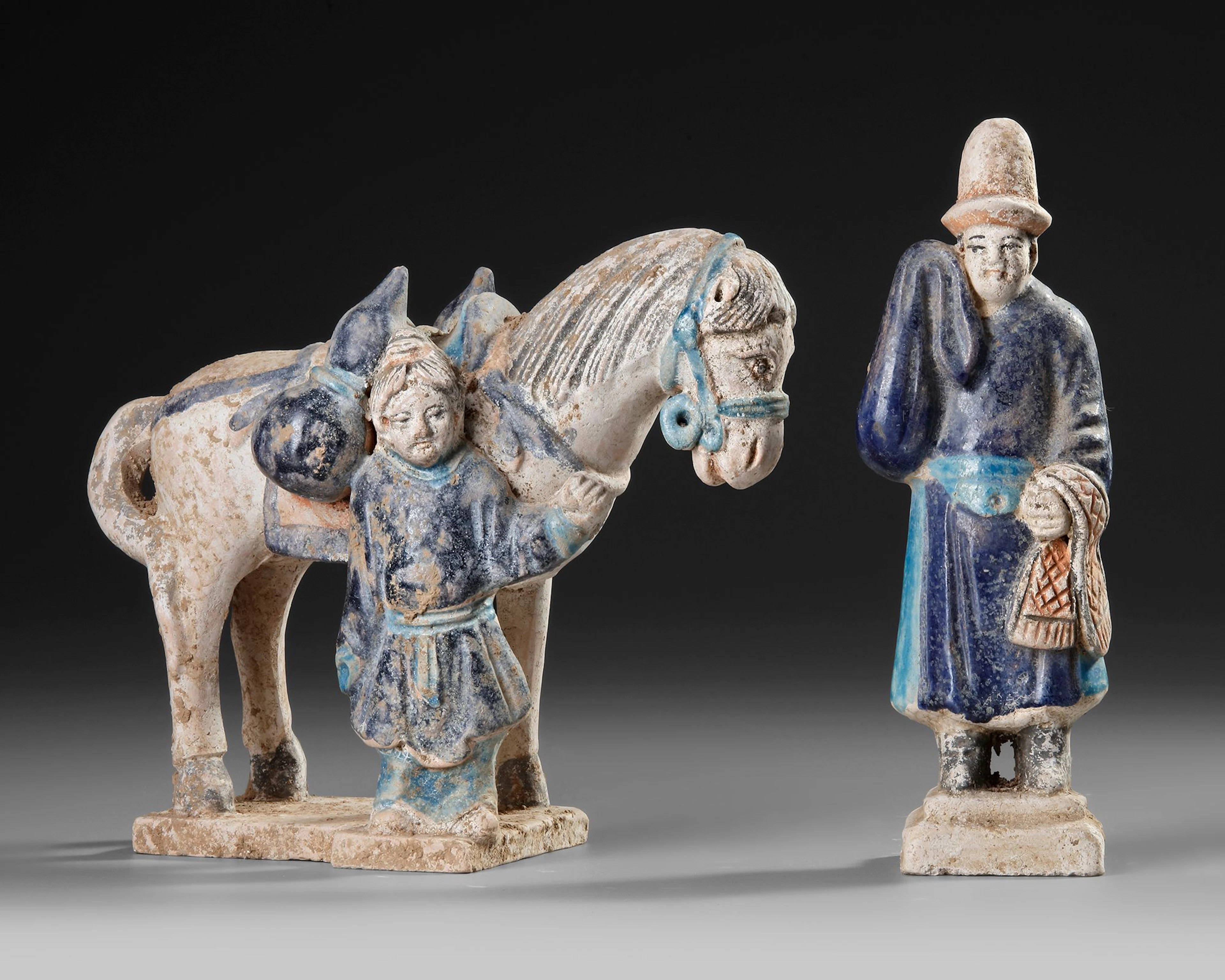 A CHINESE FAHUA GLAZED HORSE WITH GROOM AND A CHINESE OFFICIAL, MING