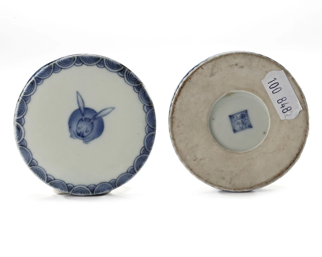 A JAPANESE BLUE AND WHITE KORANSHA BOX WITH HARE, MEIJI PERIOD (1868-1912)