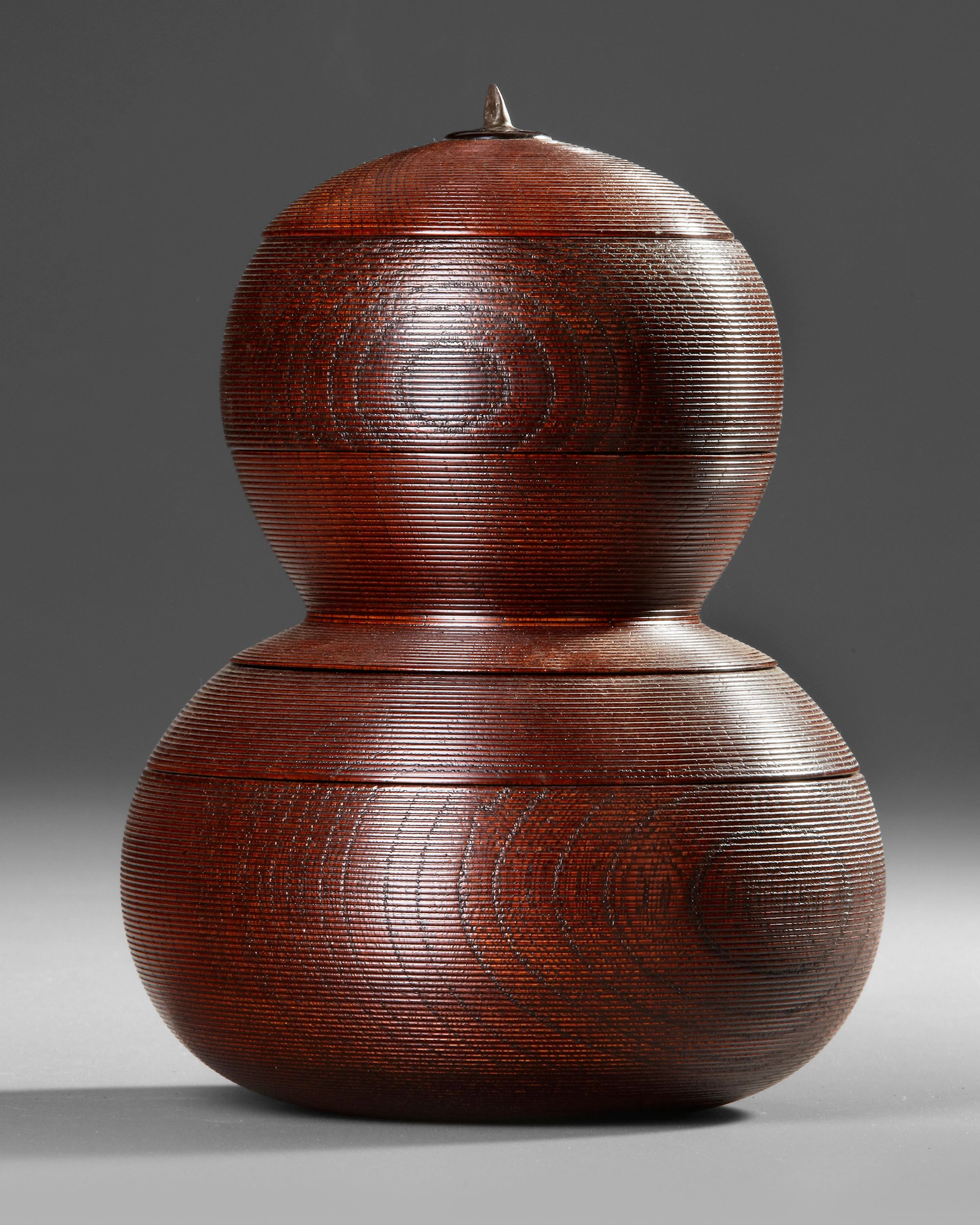 A JAPANESE CALABAS-SHAPED BENTO FOOD CONTAINER, 20TH CENTURY