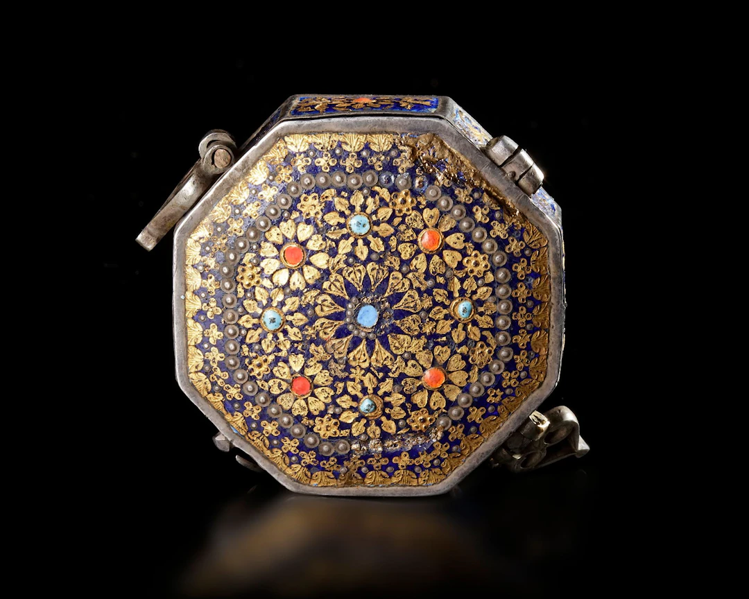 AN INDIAN ENAMELLED SILVER AMULET BOX, 19TH CENTURY