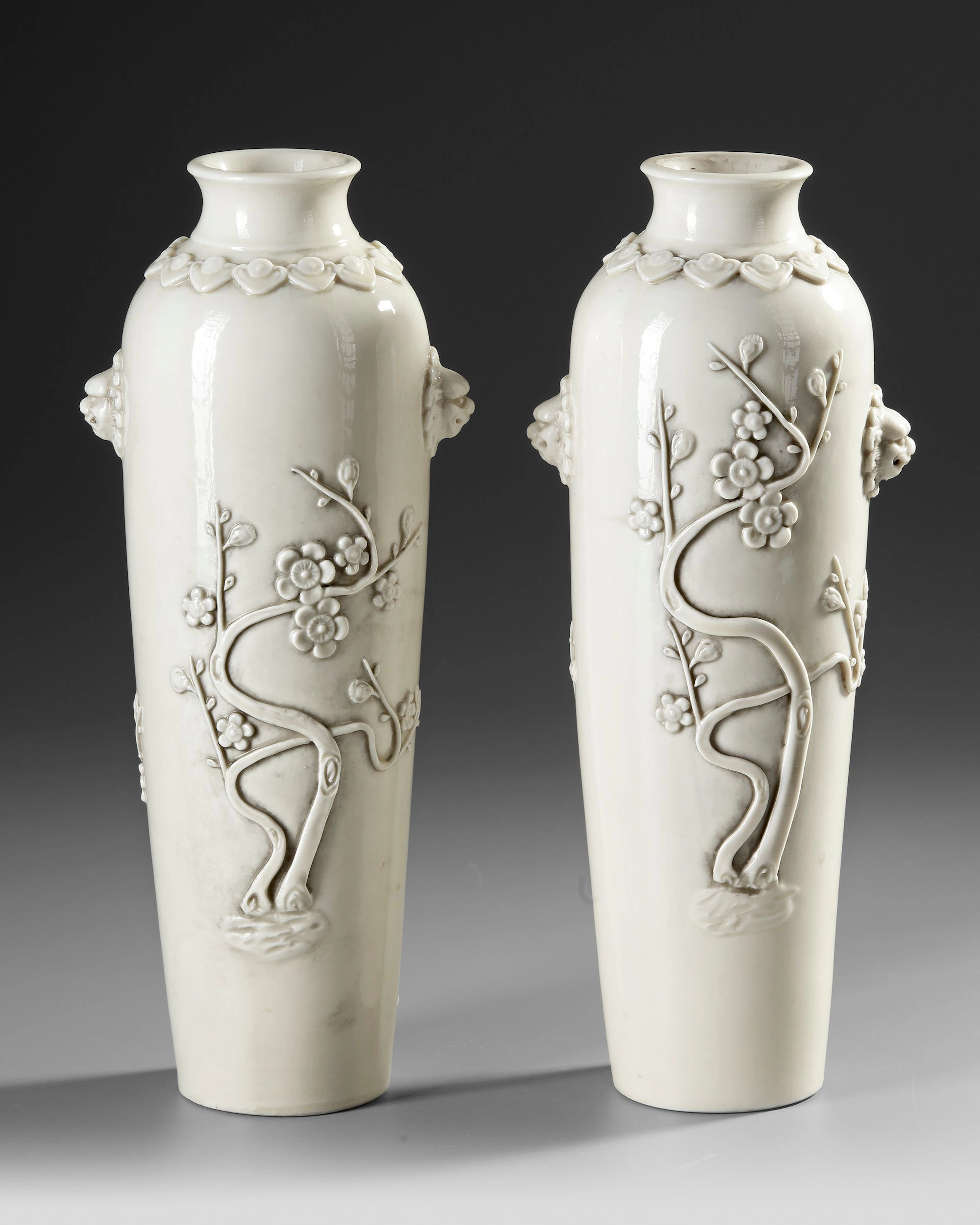 A PAIR OF CHINESE DEHUA BLANC DE CHINE ROULEAU VASES, QING DYNASTY (1644–1911)
