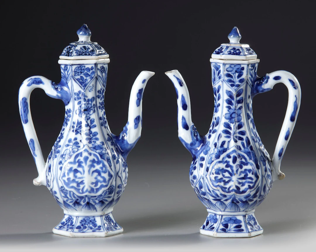 A PAIR OF CHINESE BLUE AND WHITE HEXAGONAL EWERS AND COVERS, KANGXI