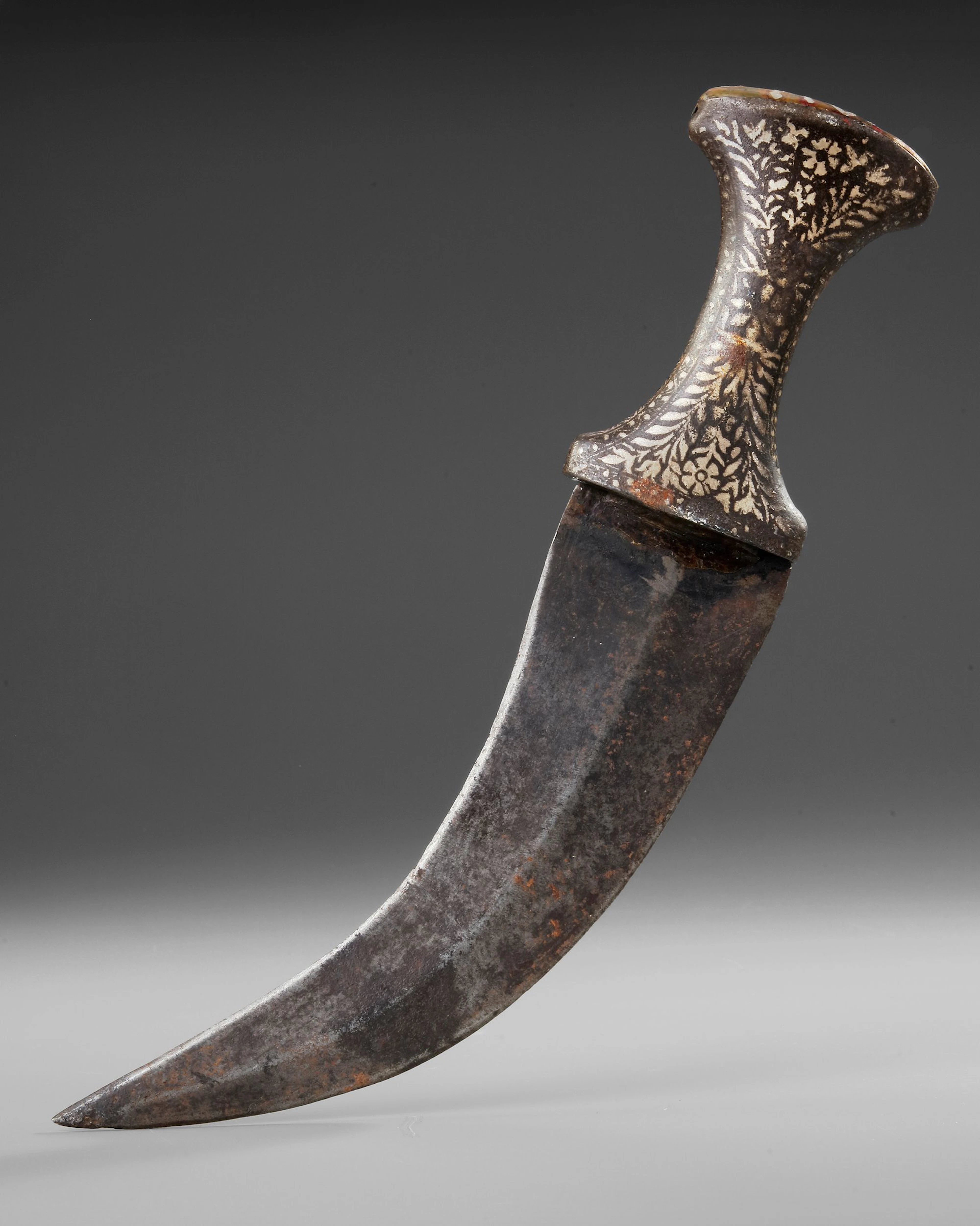 AN INDIAN SILVER-INLAID KUFTGARI DAGGER, 18TH CENTURY