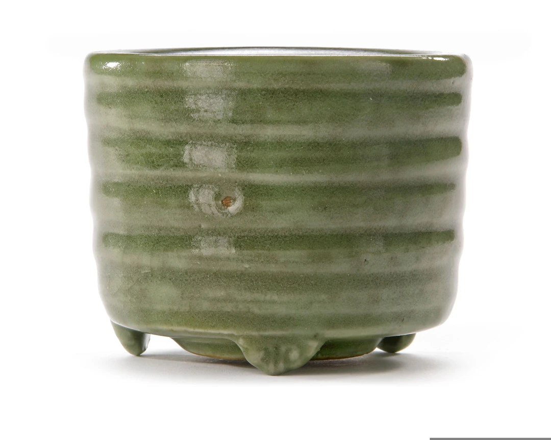A CHINESE LONGQUAN TRIPOD INCENSE BURNER, YUAN/MING DYNASTY (14TH-15TH CENTURY)