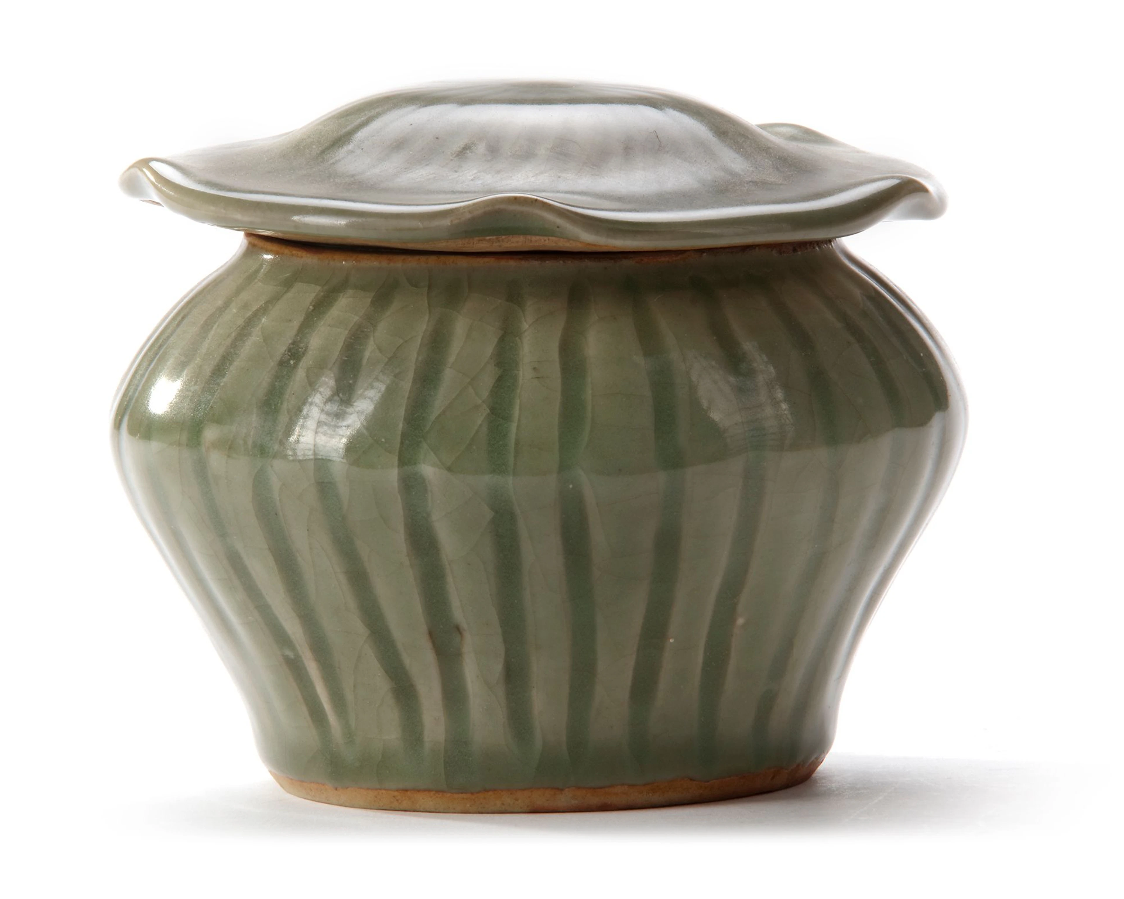 A CHINESE LONGQUAN CELADON ‘HUNDRED RIB’ JAR AND ‘LOTUS’ COVER, MING