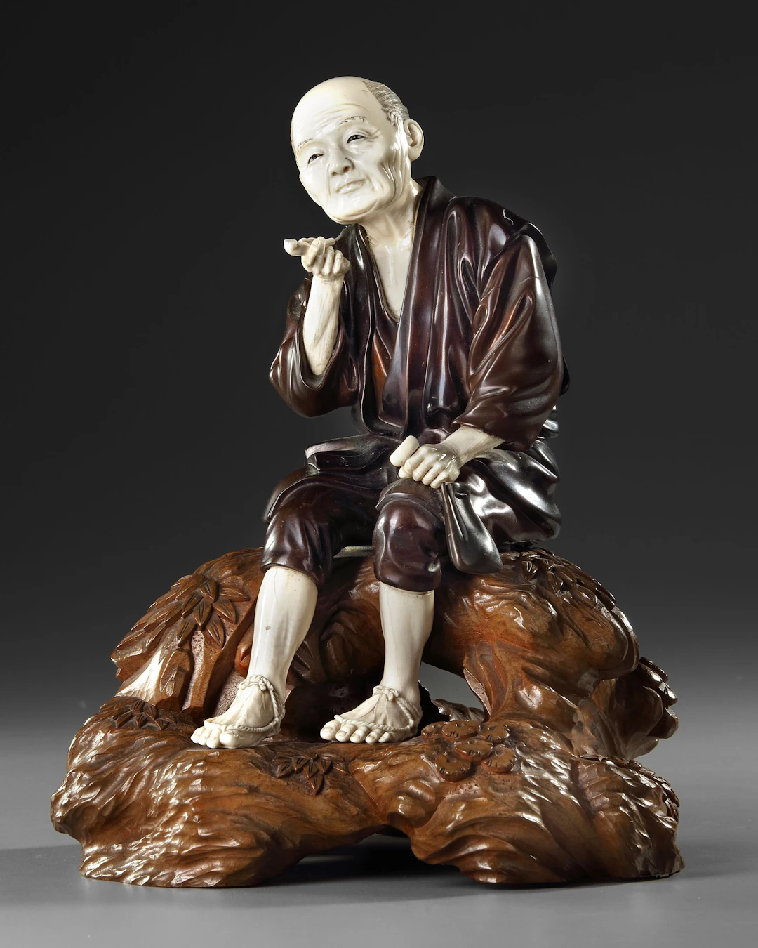 A LARGE JAPANESE BRONZE AND BONE OKIMONO OF A PIPE SMOKER, MEIJI PERIOD
