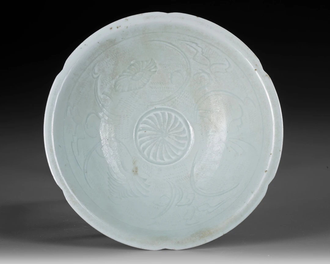A CHINESE INCISED QINGBAI BOWL, SONG DYNASTY (960-1279)