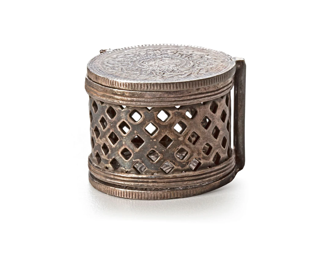 AN INDIAN SILVER INCENSE BURNER,19TH CENTURY