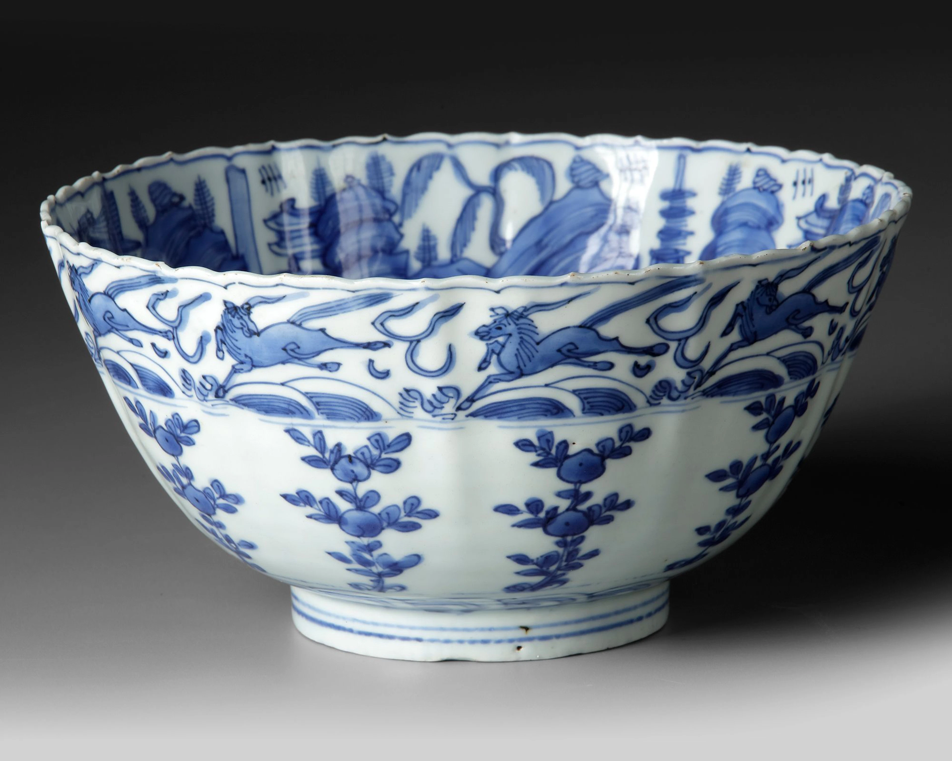 A CHINESE BLUE AND WHITE BOWL, WANLI PERIOD (1573-1619)