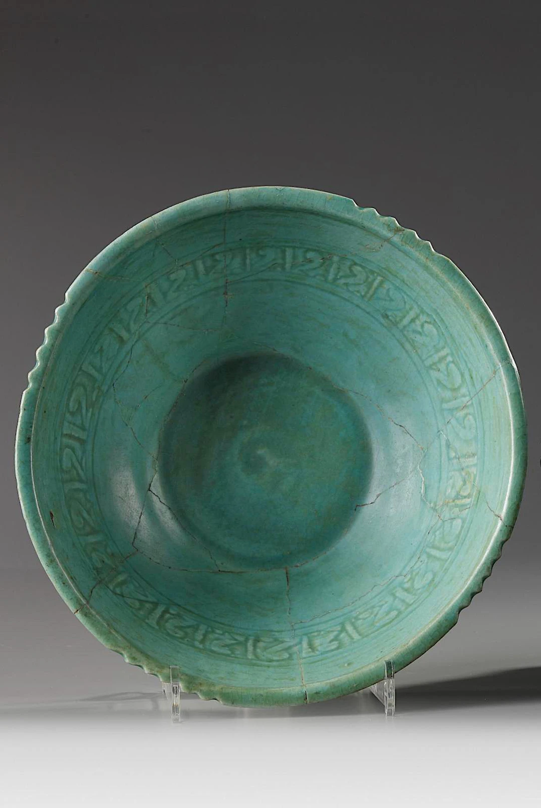 A PERSIAN KASHAN BOWL, 12TH-13TH CENTURY