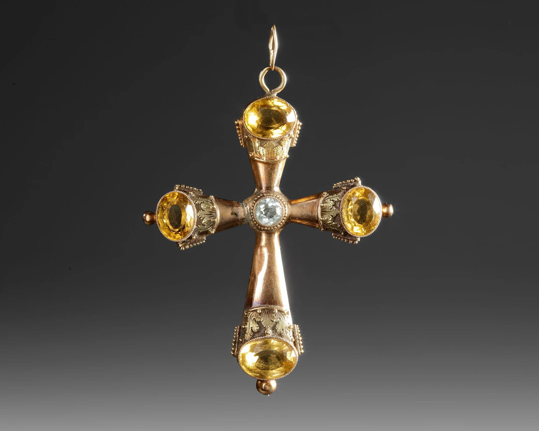 A GOLD CROSS,19TH CENTURY