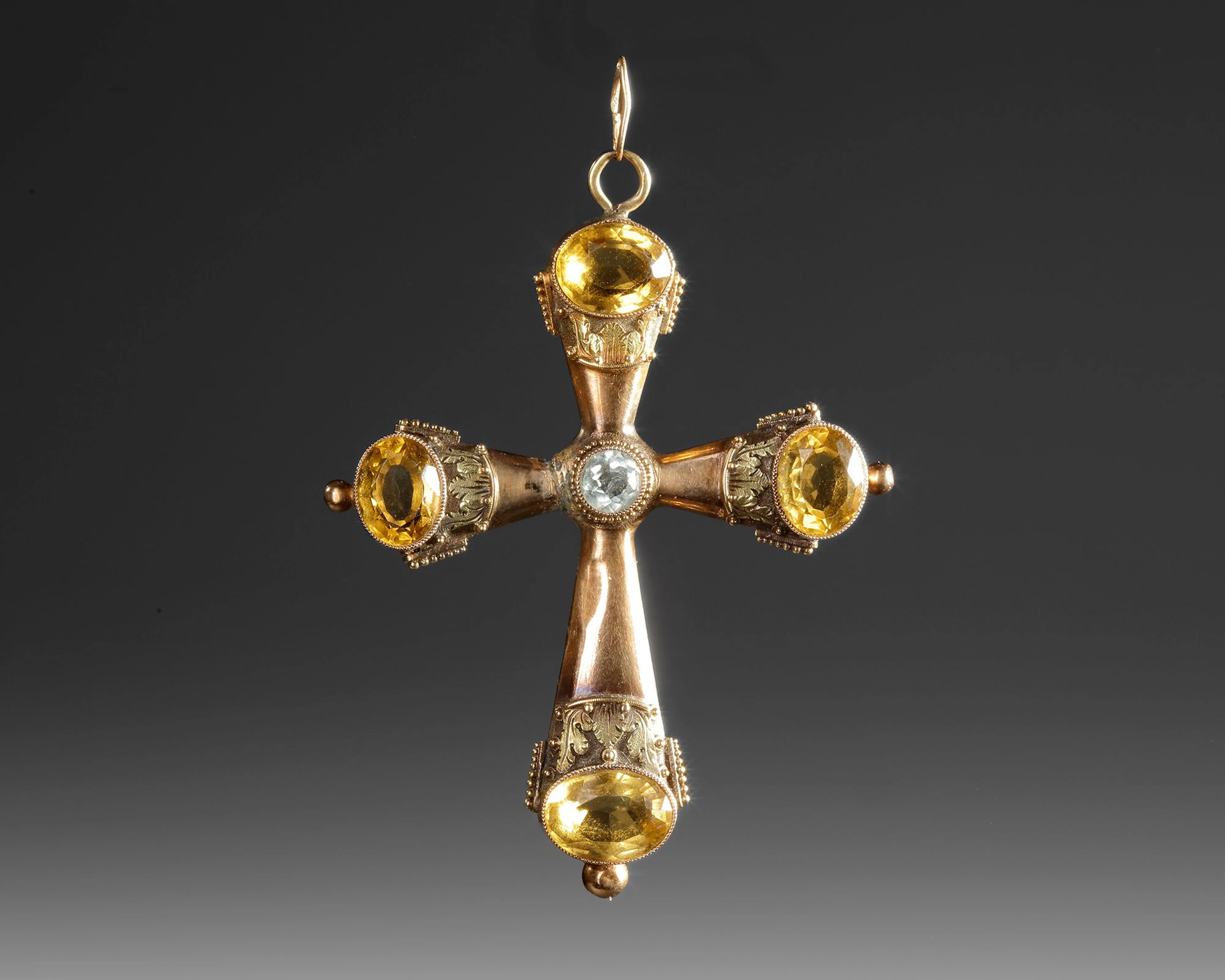A GOLD CROSS,19TH CENTURY