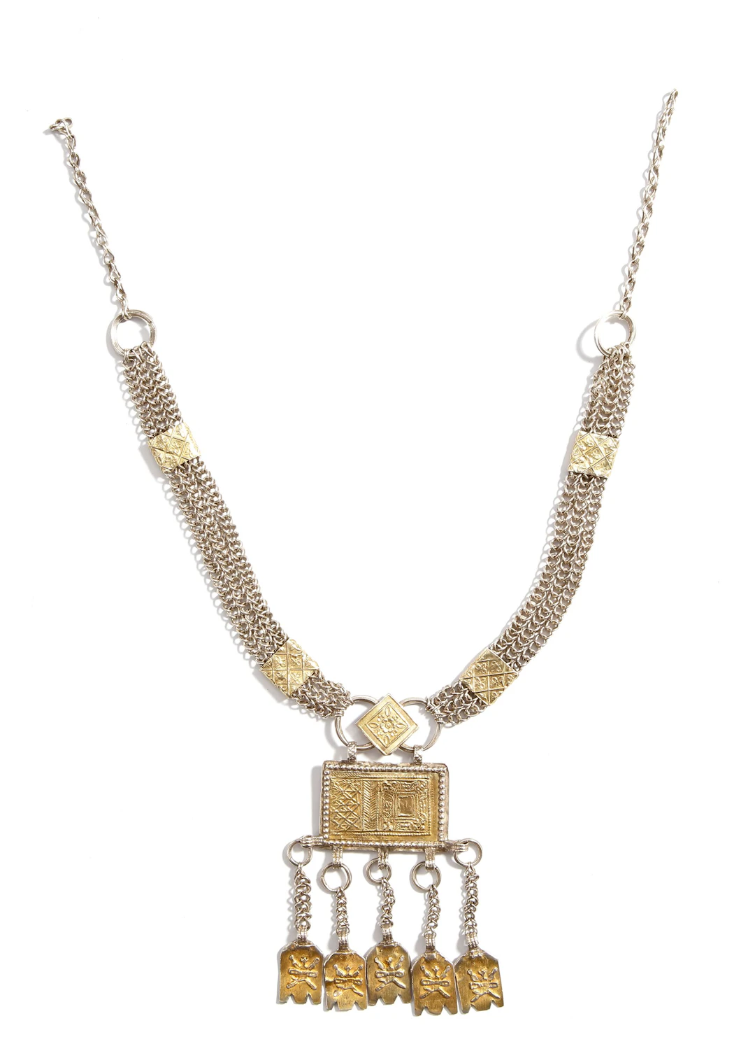 A SILVER NECKLACE, OMAN, 19TH CENTURY