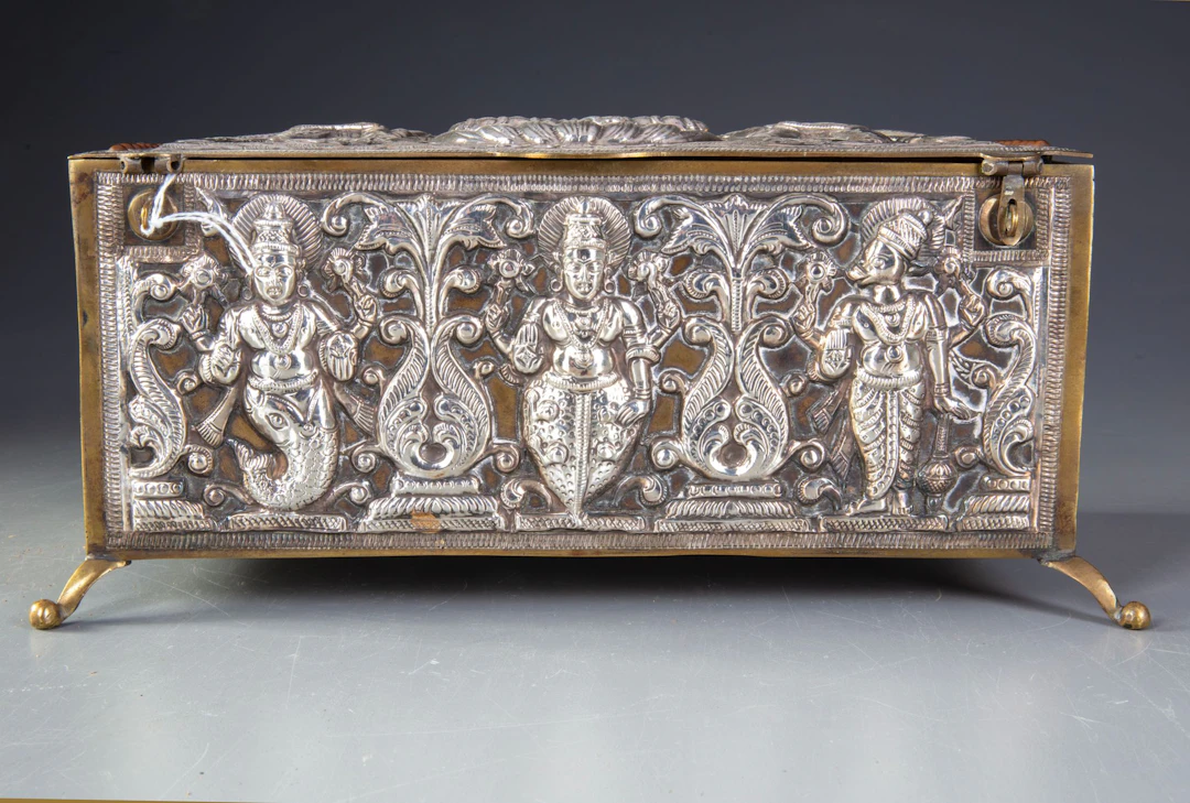 AN ISLAMIC SILVER ELONGATED BOX, INDIA, 19TH CENTURY