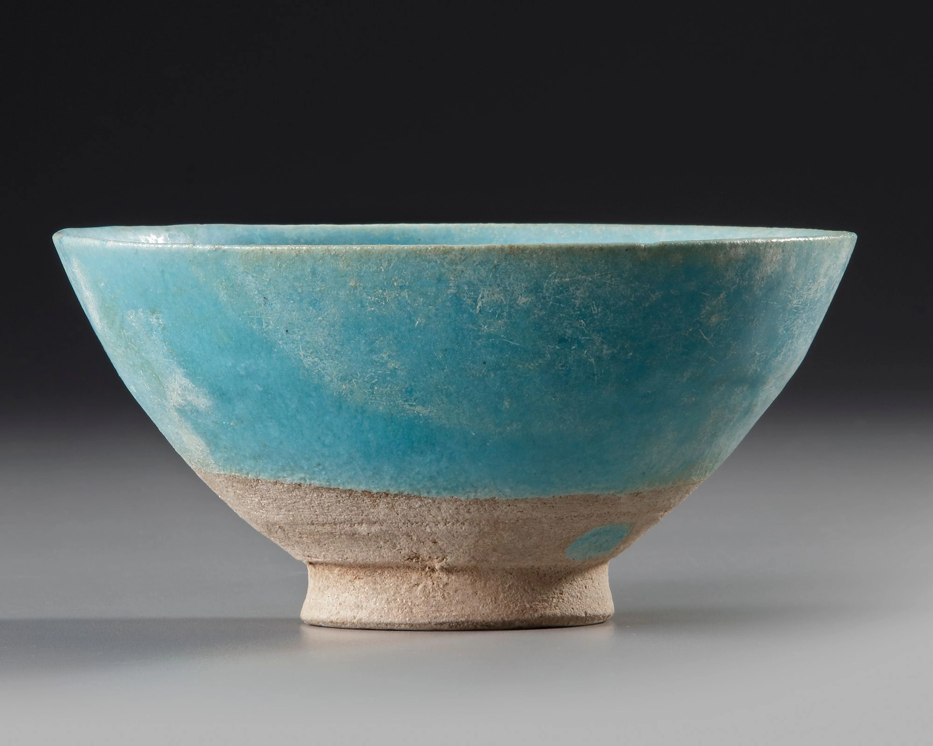 A KASHAN TURQUOISE-GLAZED POTTERY BOWL, PERSIA 12TH-13TH CENTURY
