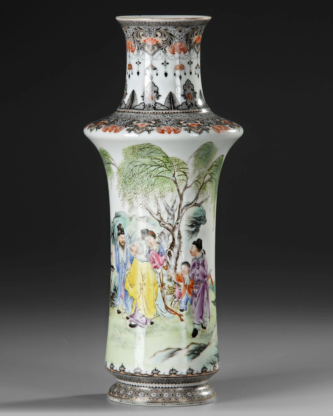 A CHINESE FAMILLE ROSE FIGURAL VASE, REPUBLIC PERIOD