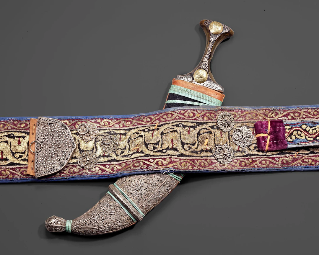 A KHANJAR DAGGER WITH BELT