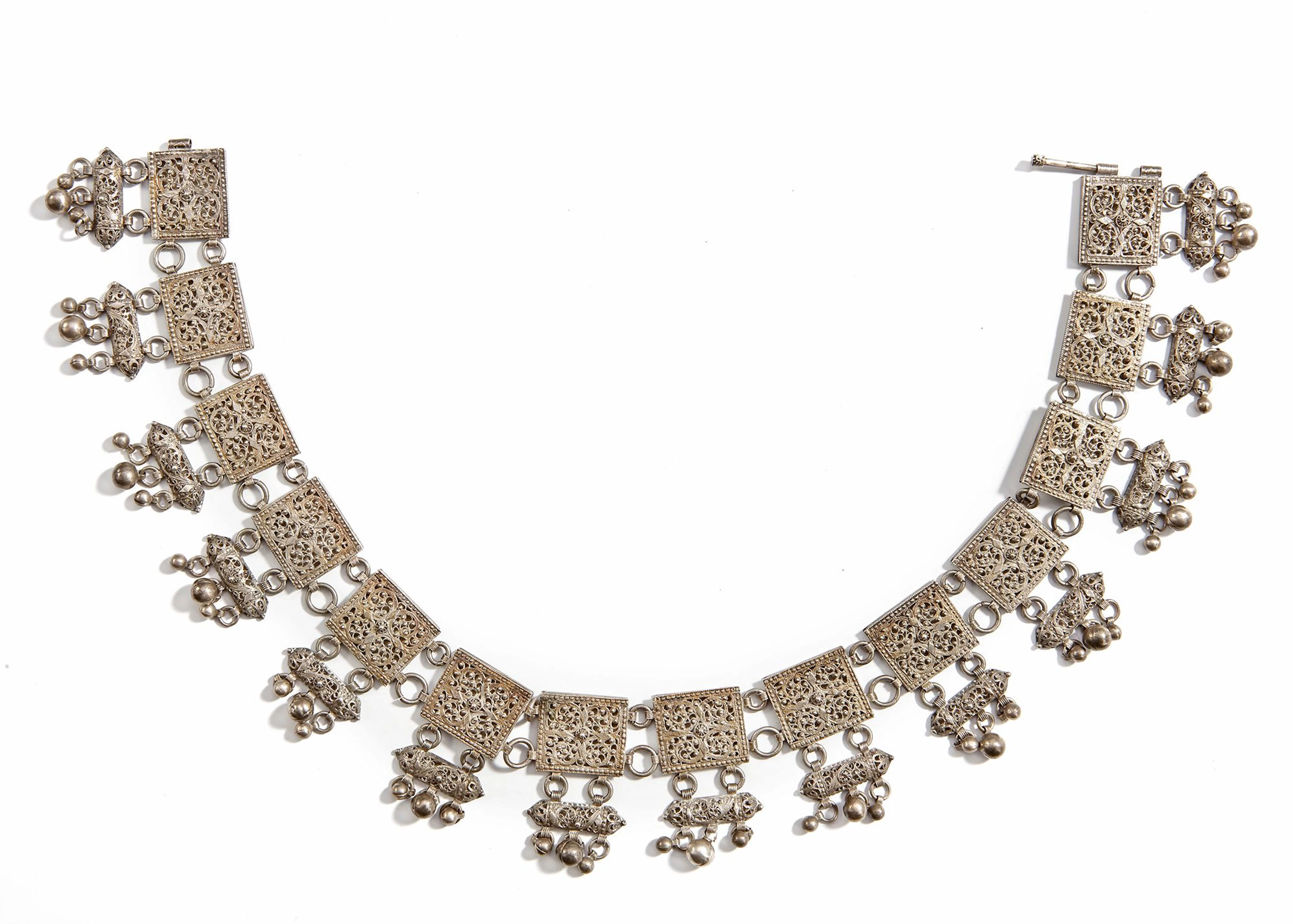 A SILVER NECKLACE, YEMEN, 19TH CENTURY