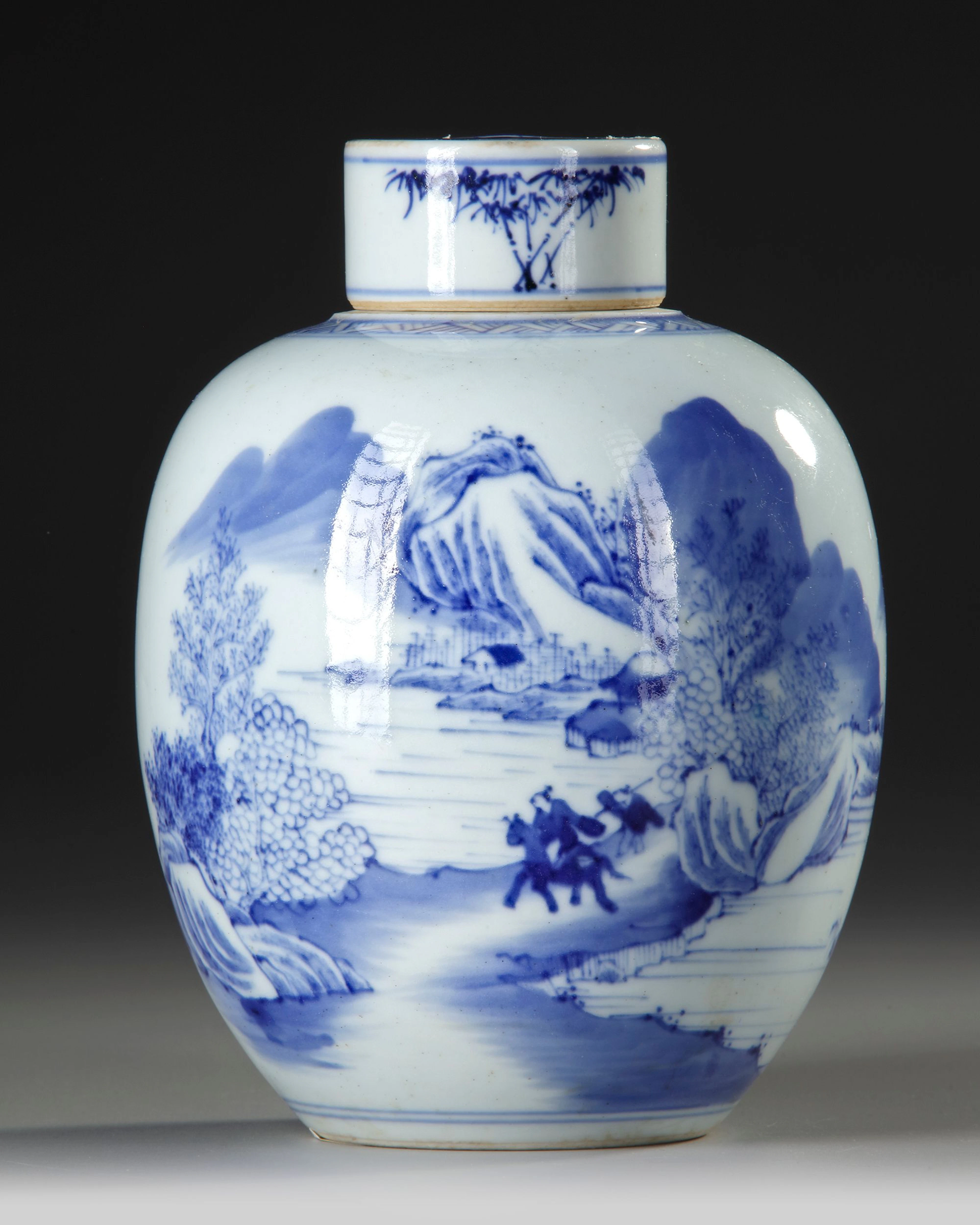 A CHINESE BLUE AND WHITE GINGER JAR WITH COVER, 19TH CENTURY