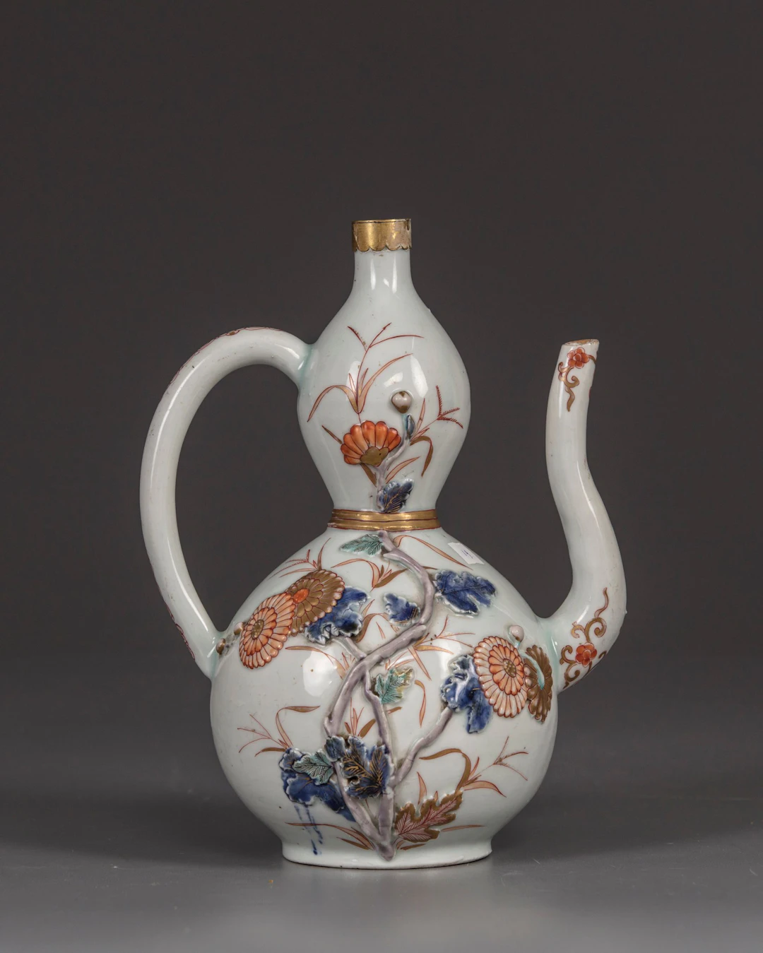A JAPANESE IMARI EWER, 17TH CENTURY