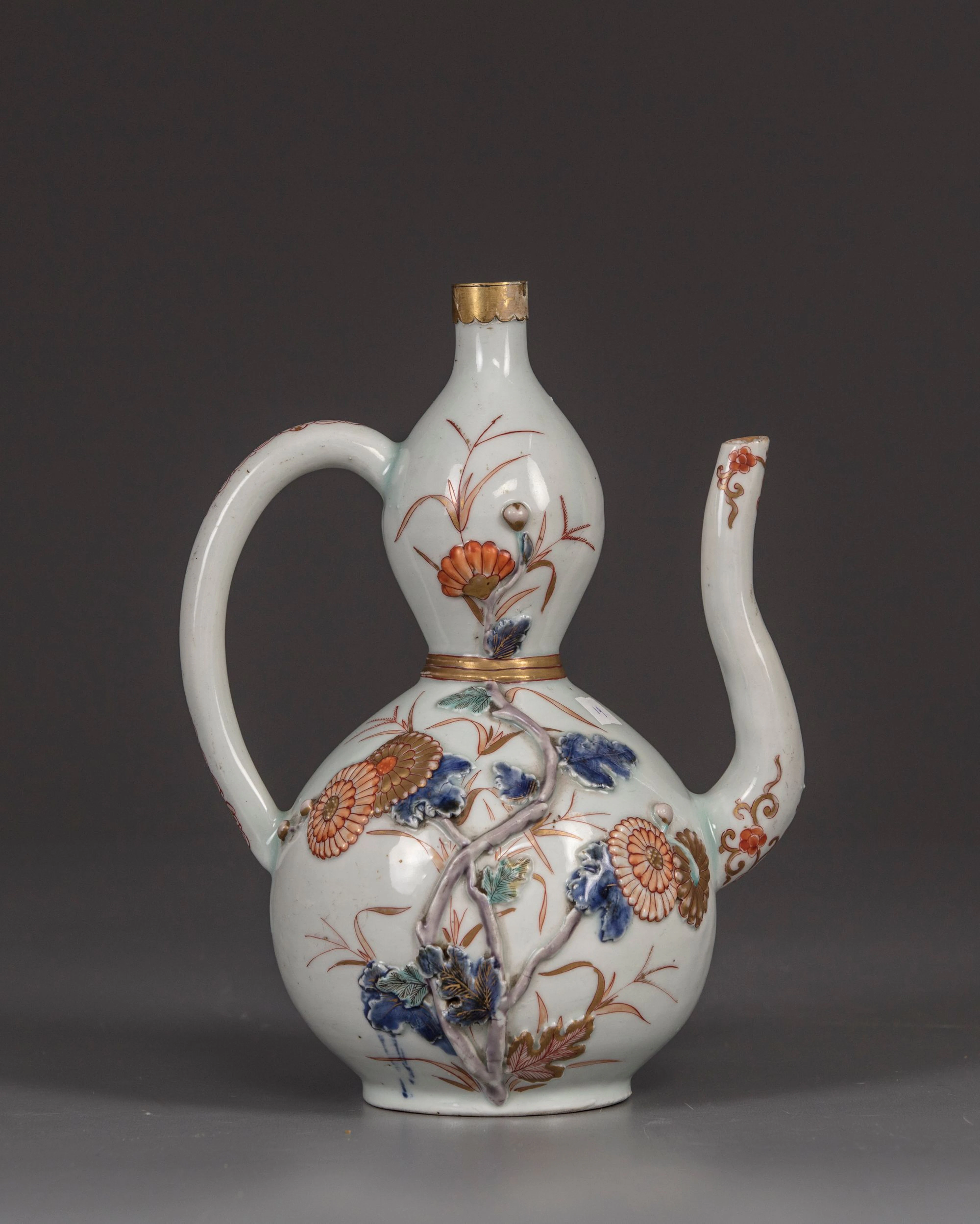 A JAPANESE IMARI EWER, 17TH CENTURY