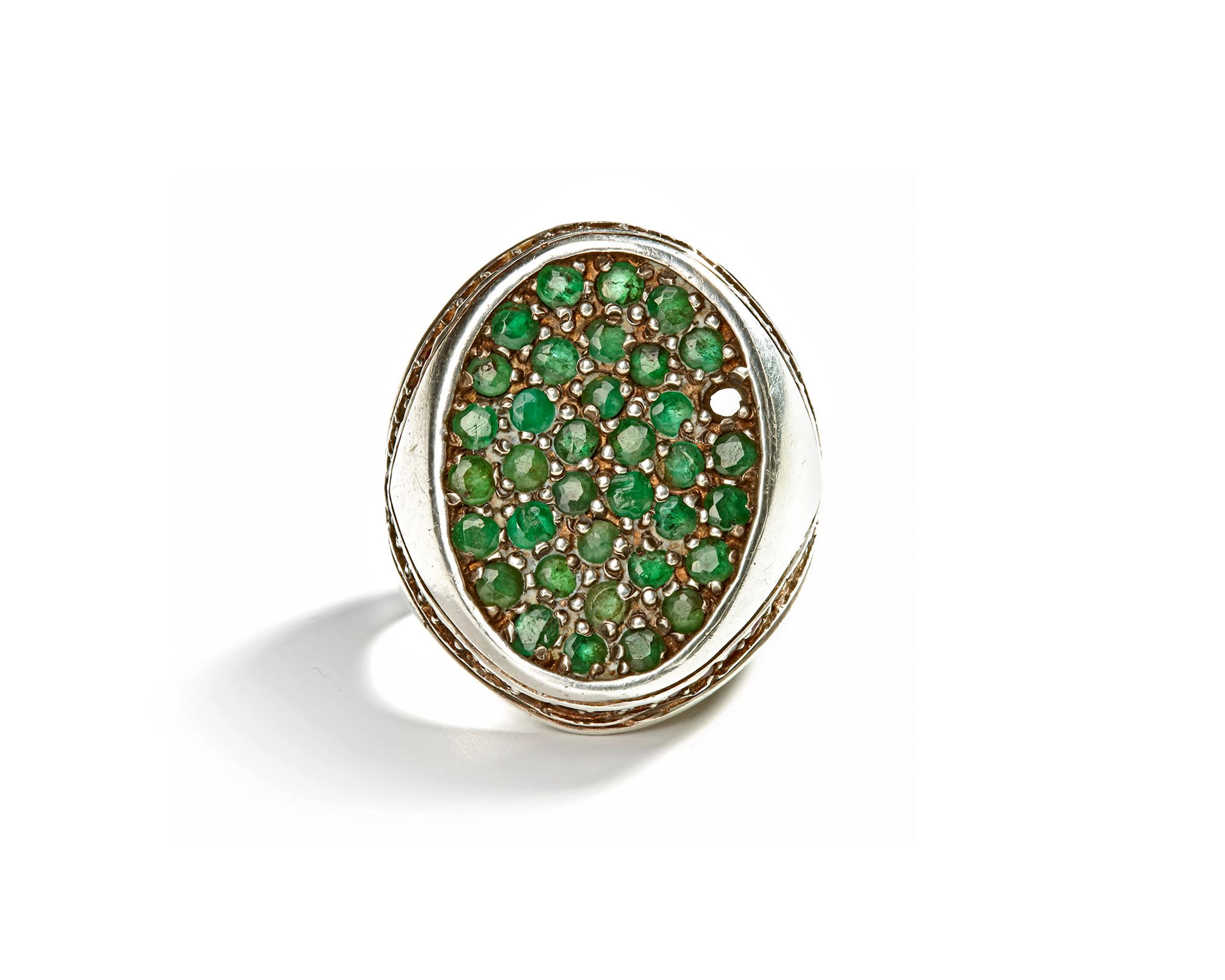 A QAJAR EMERALD AND RUBY-SET SILVER RING, 19TH CENTURY