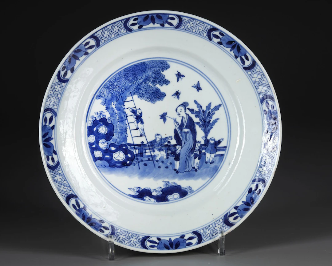 A CHINESE BLUE AND WHITE PORCELAIN PLATE WITH A KANGXI MARK, 19TH CENTURY