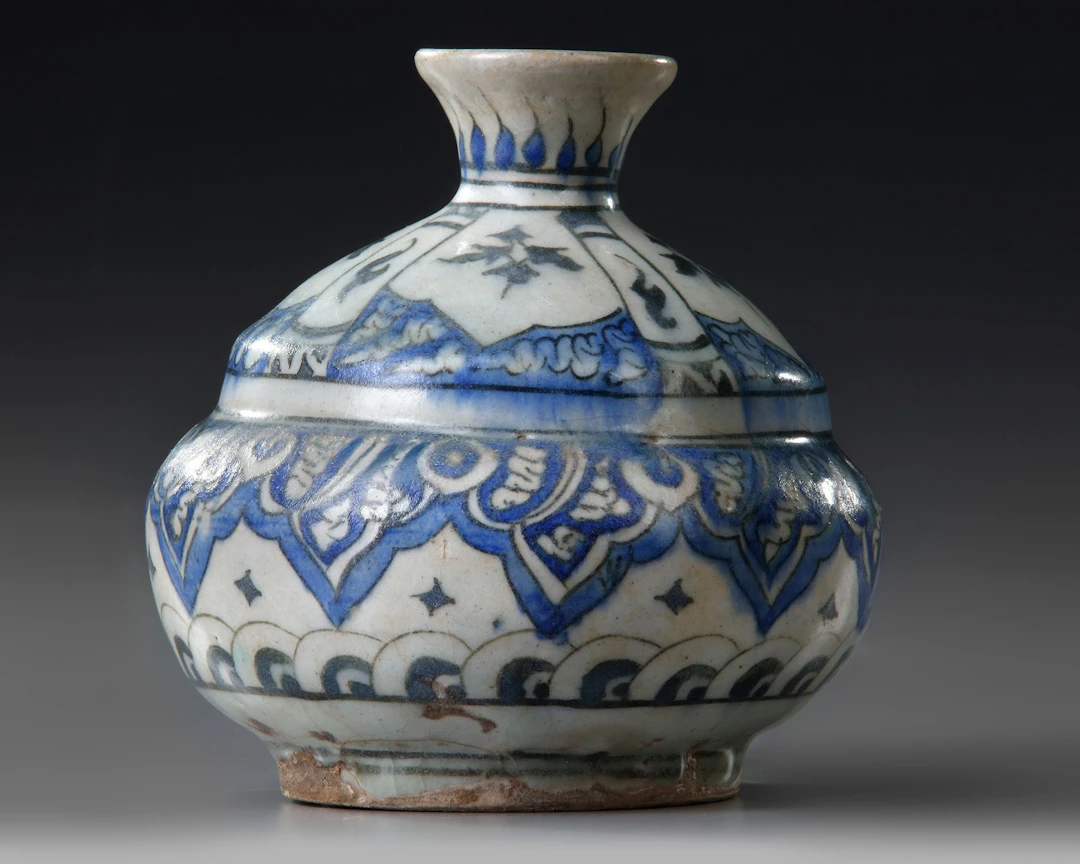 A PERSIAN QAJAR VASE, PERSIA, 18TH-19TH CENTURY
