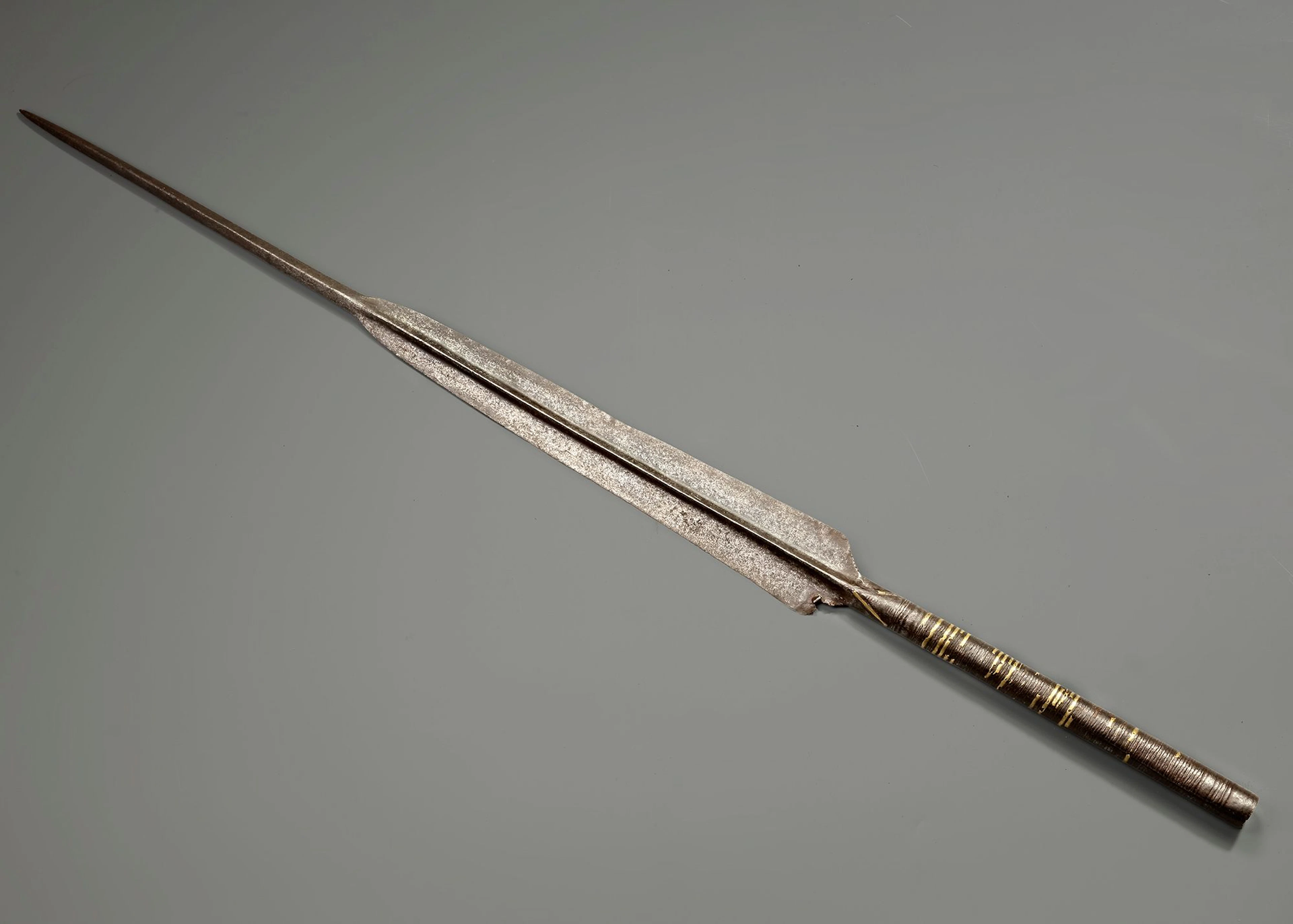 A SPEAR POINT, YEMEN, 15TH CENTURY