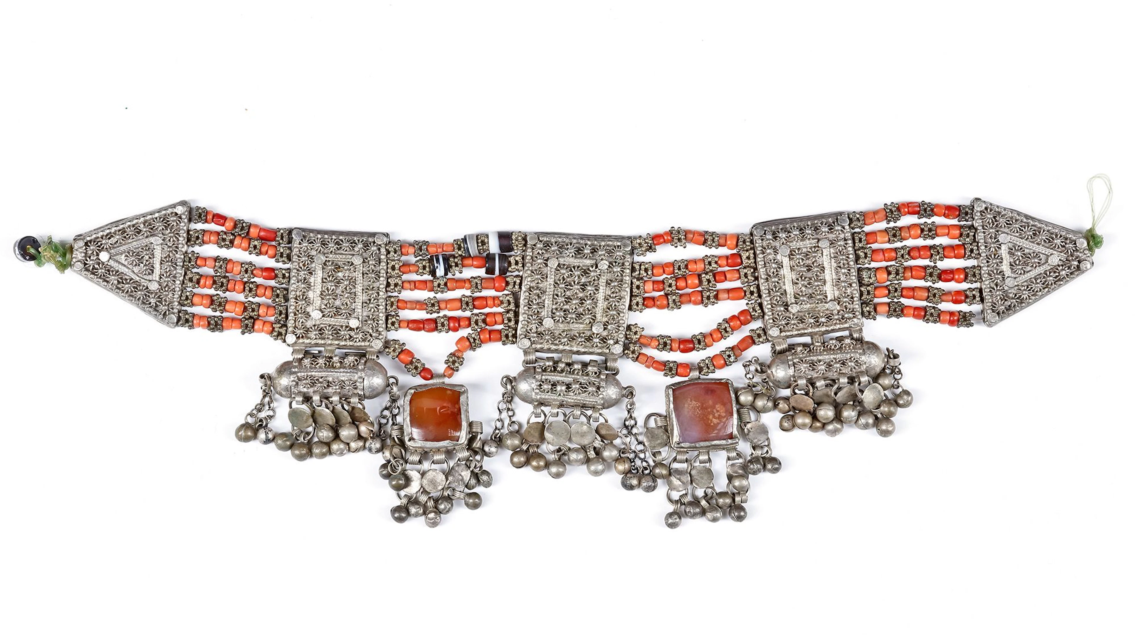AN ISLAMIC SILVER NECKLACE, YEMEN, 19TH CENTURY