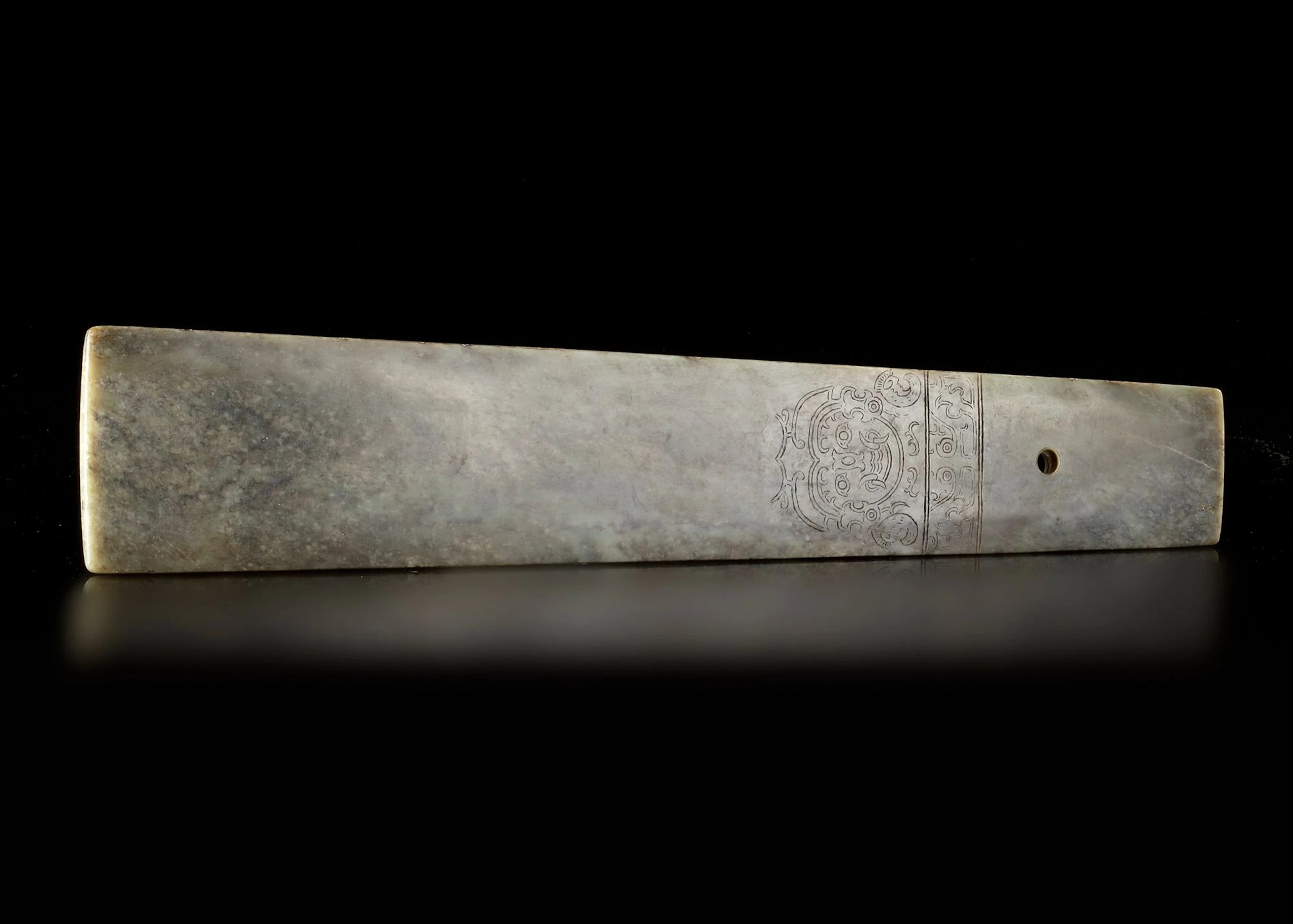 A LIGHT GREEN CEREMONIAL BLADE, “GUI BAN”, CHINA, LONGSHAN CULTURE