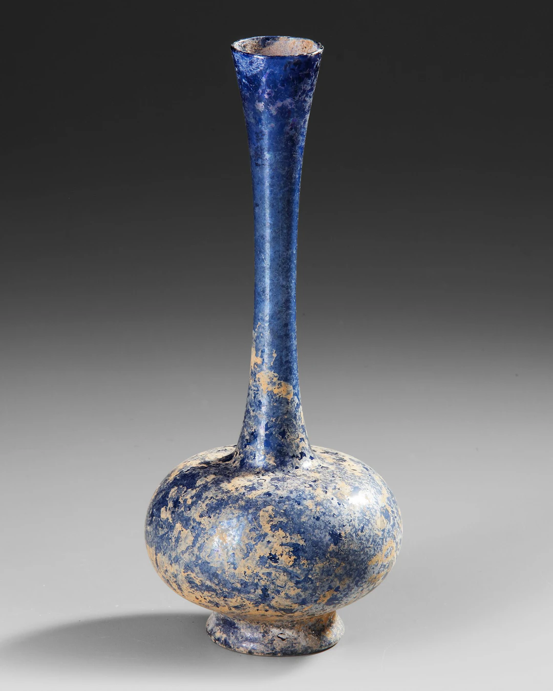 A COBALT-BLUE GLASS SPRINKLER FLASK, 9TH–11TH CENTURY