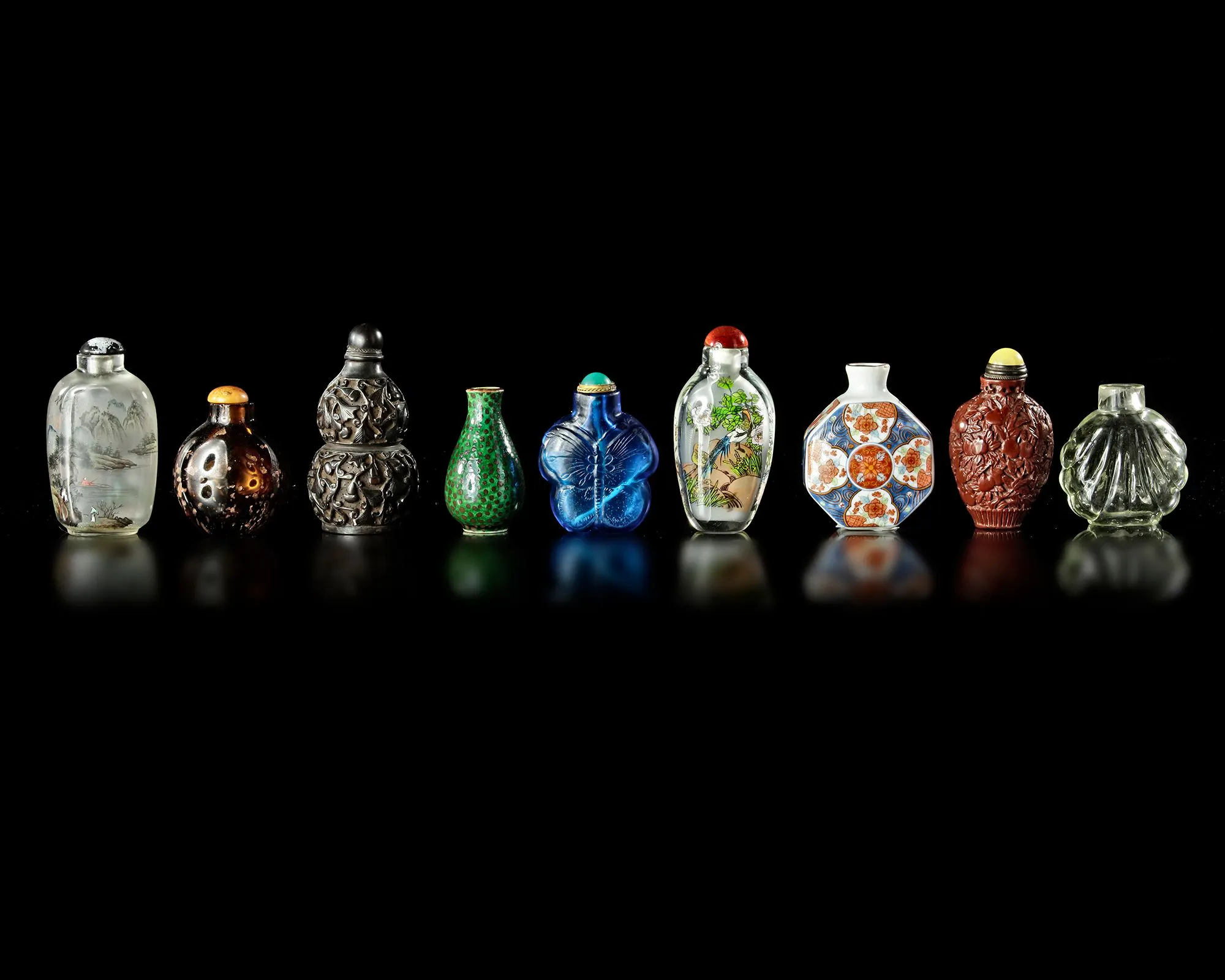 A COLLECTION OF 9 SNUFF BOTTLES IN VARIOUS MATERIALS, QING DYNASTY (1644-1911)