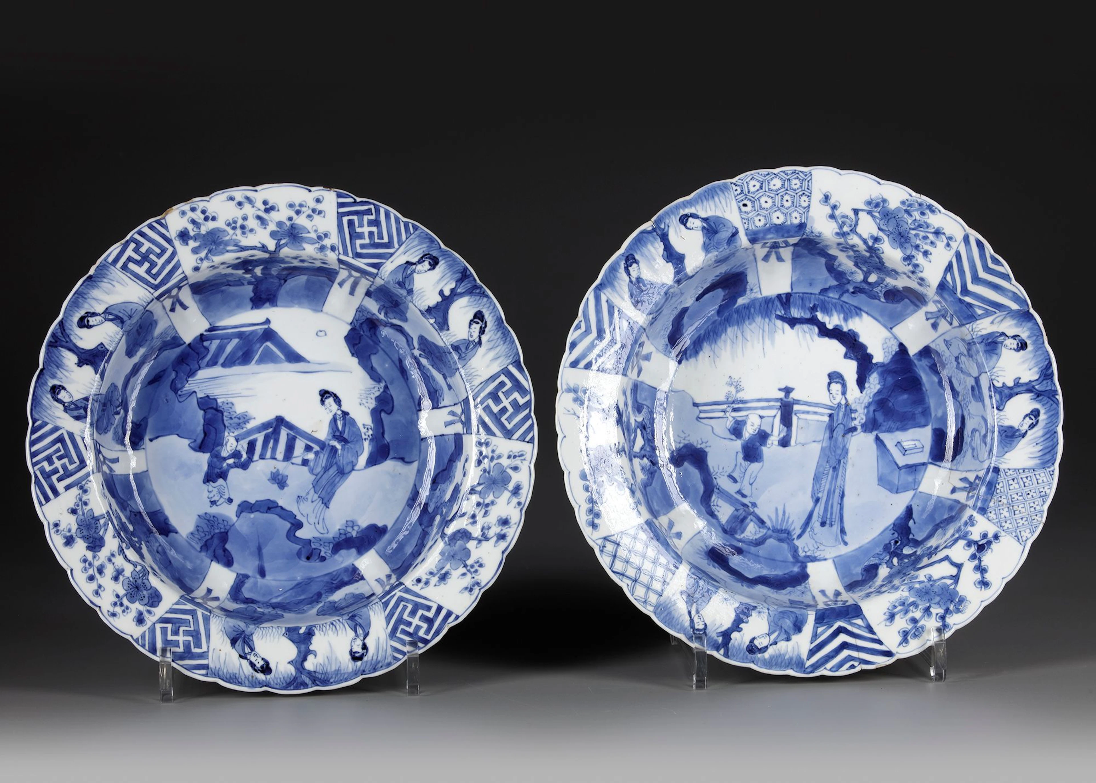 A PAIR OF CHINESE BLUE AND WHITE PORCELAIN LOBED BOWLS, KANGXI PE