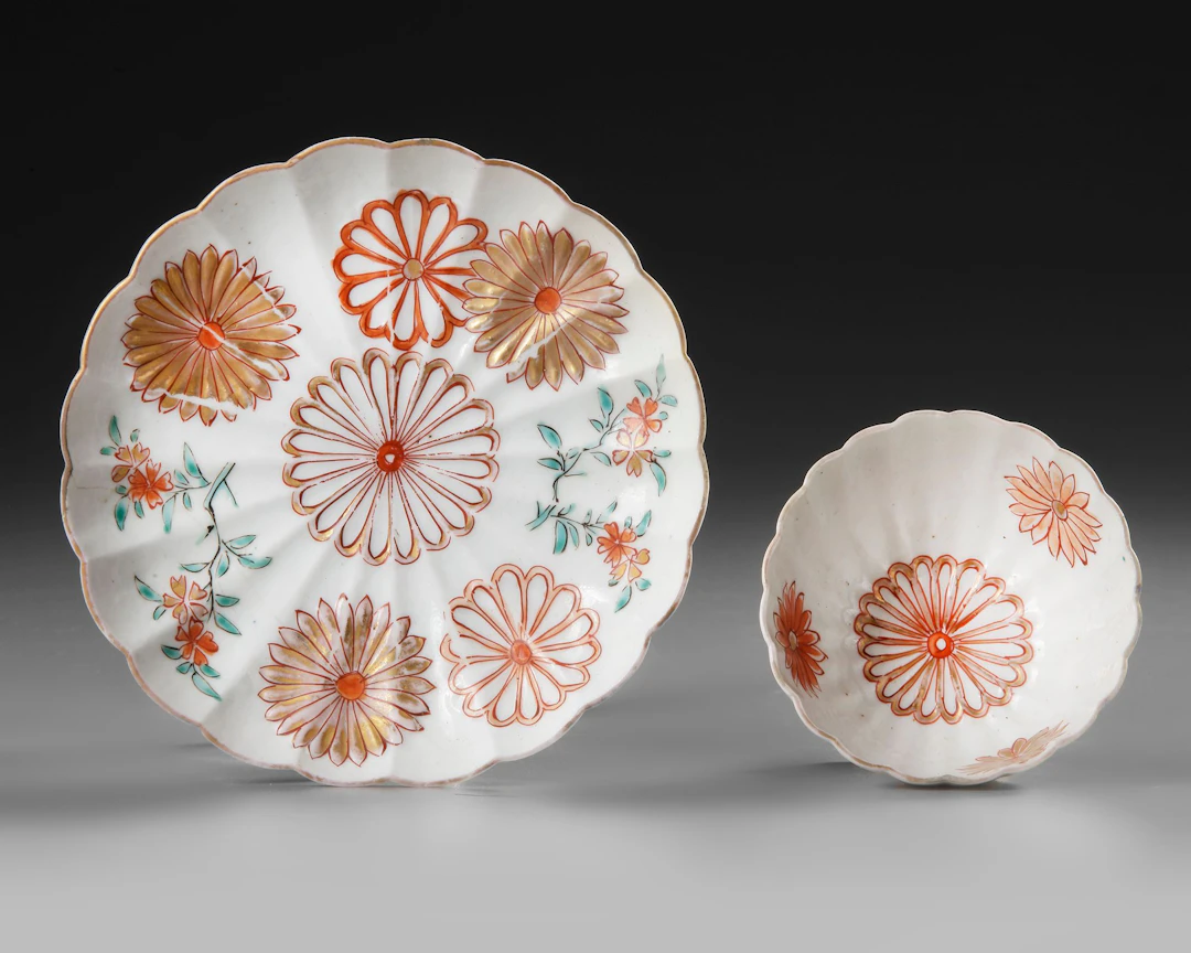 A JAPANESE ARITA PORCELAIN CUP AND SAUCER, EDO PERIOD, EARLY 18TH-CENTURY.