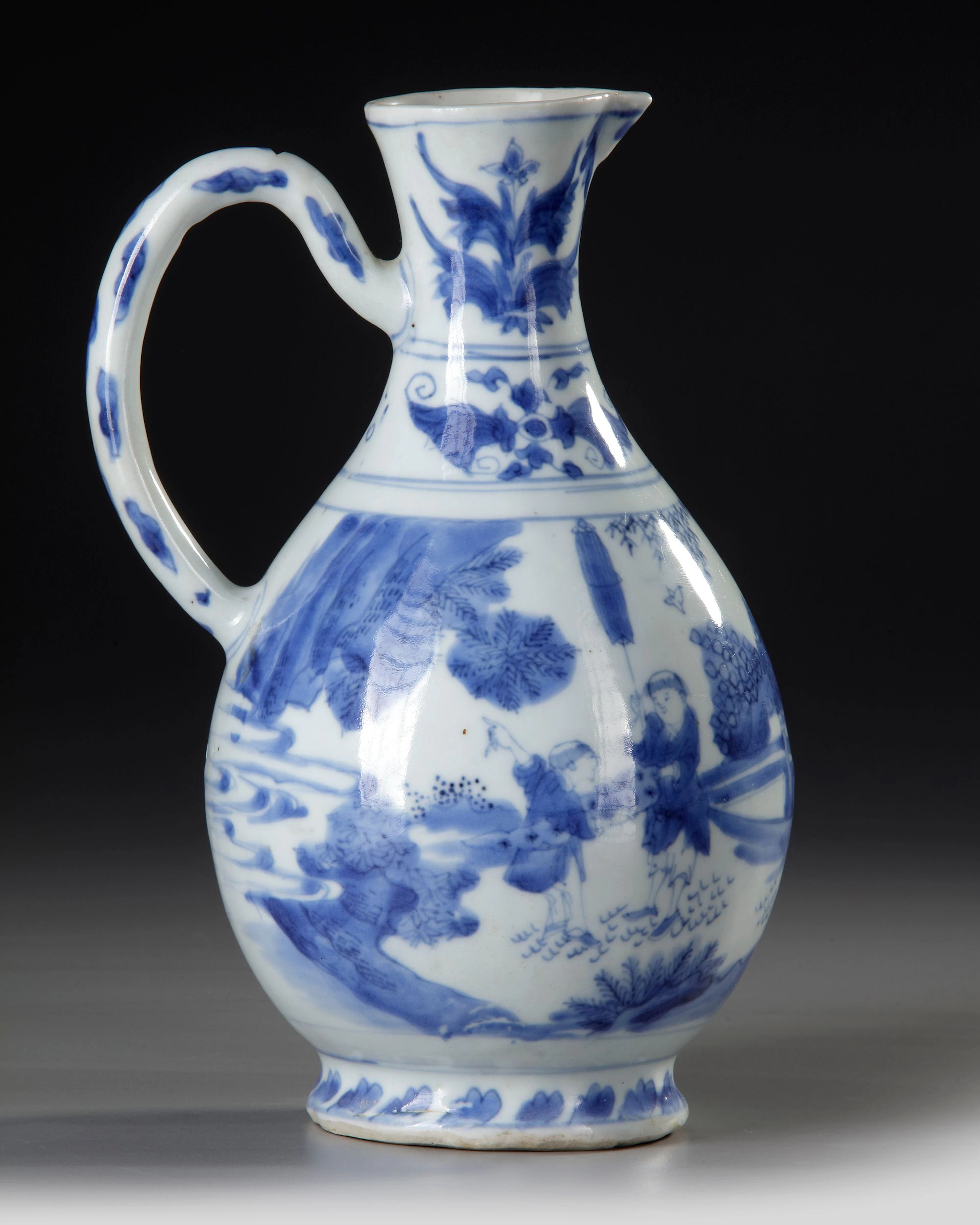 A CHINESE BLUE AND WHITE EWER, TRANSITIONAL PERIOD, 17TH CENTURY