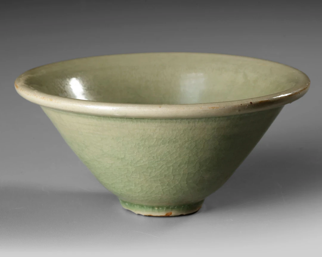 A CHINESE LONGQUAN CELADON BOWL, MING DYNASTY (1368-1644)