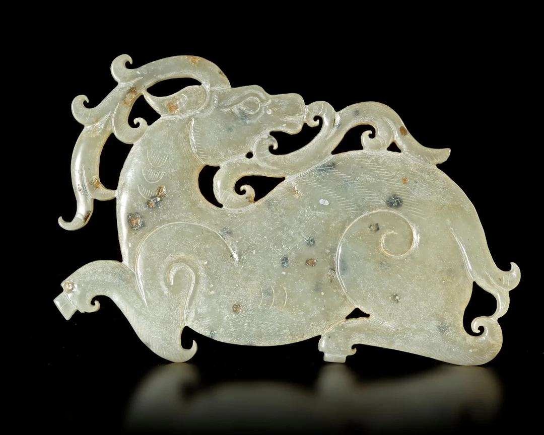 A GREYISH-GREEN JADE DEE PENDANT, CHINA, ZHOU DYNASTY