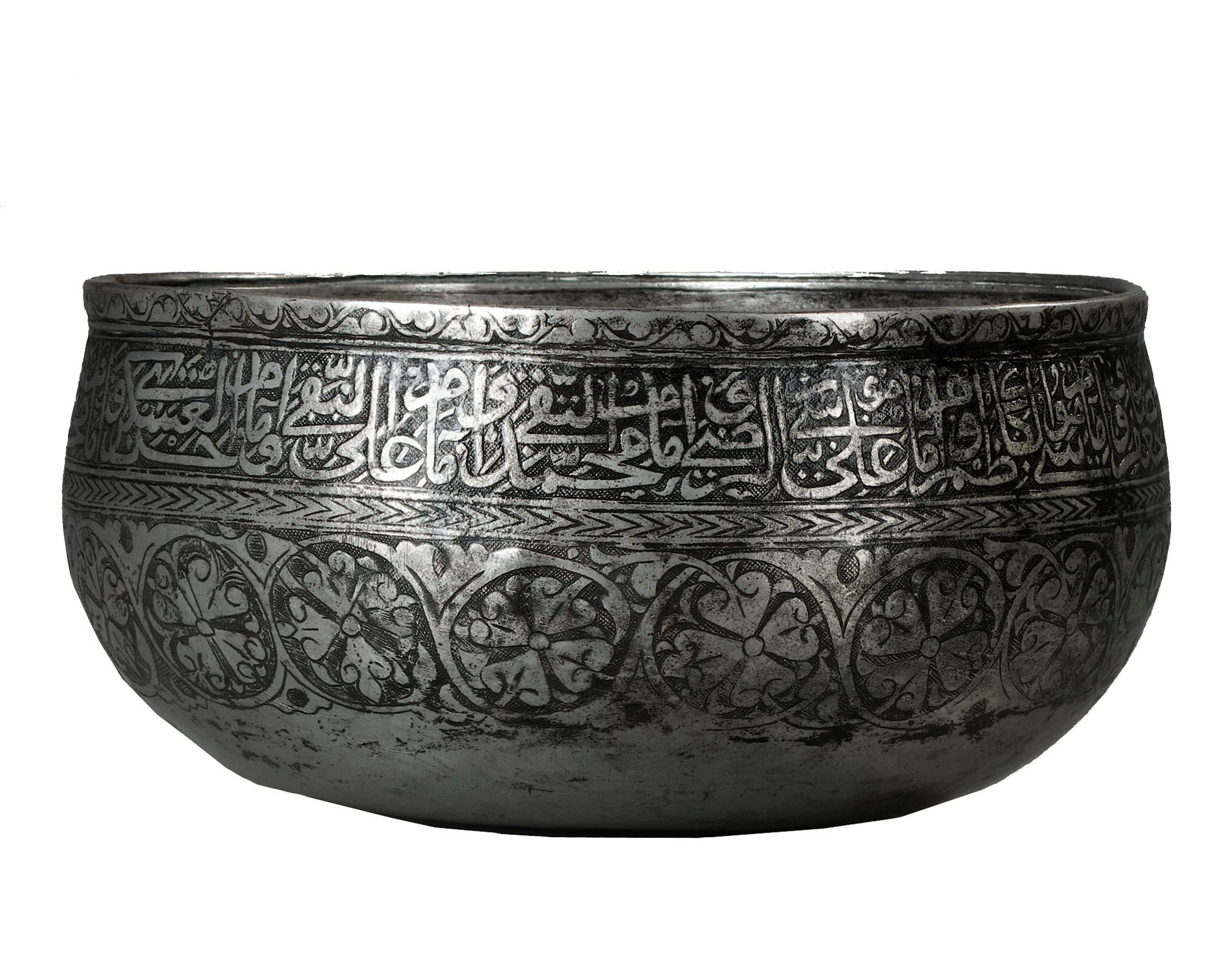 A TIMURID ENGRAVED METAL BOWL, 14TH CENTURY