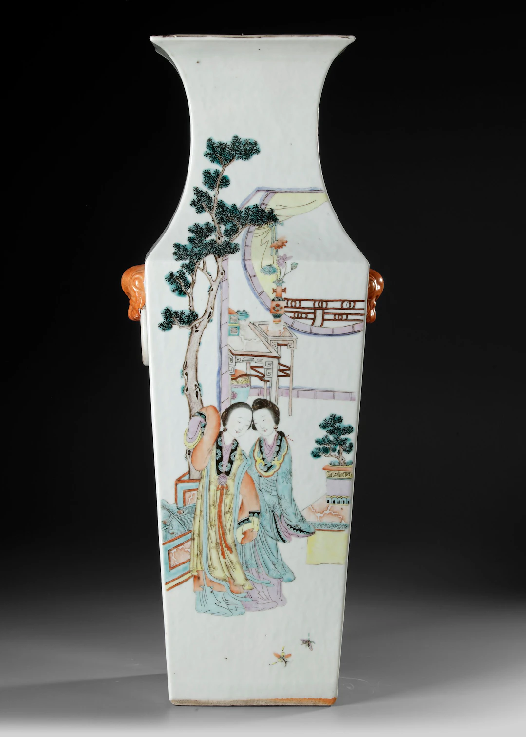 A LARGE CHINESE FAMILLE ROSE SQUARE-FORM VASE, 19TH CENTURY