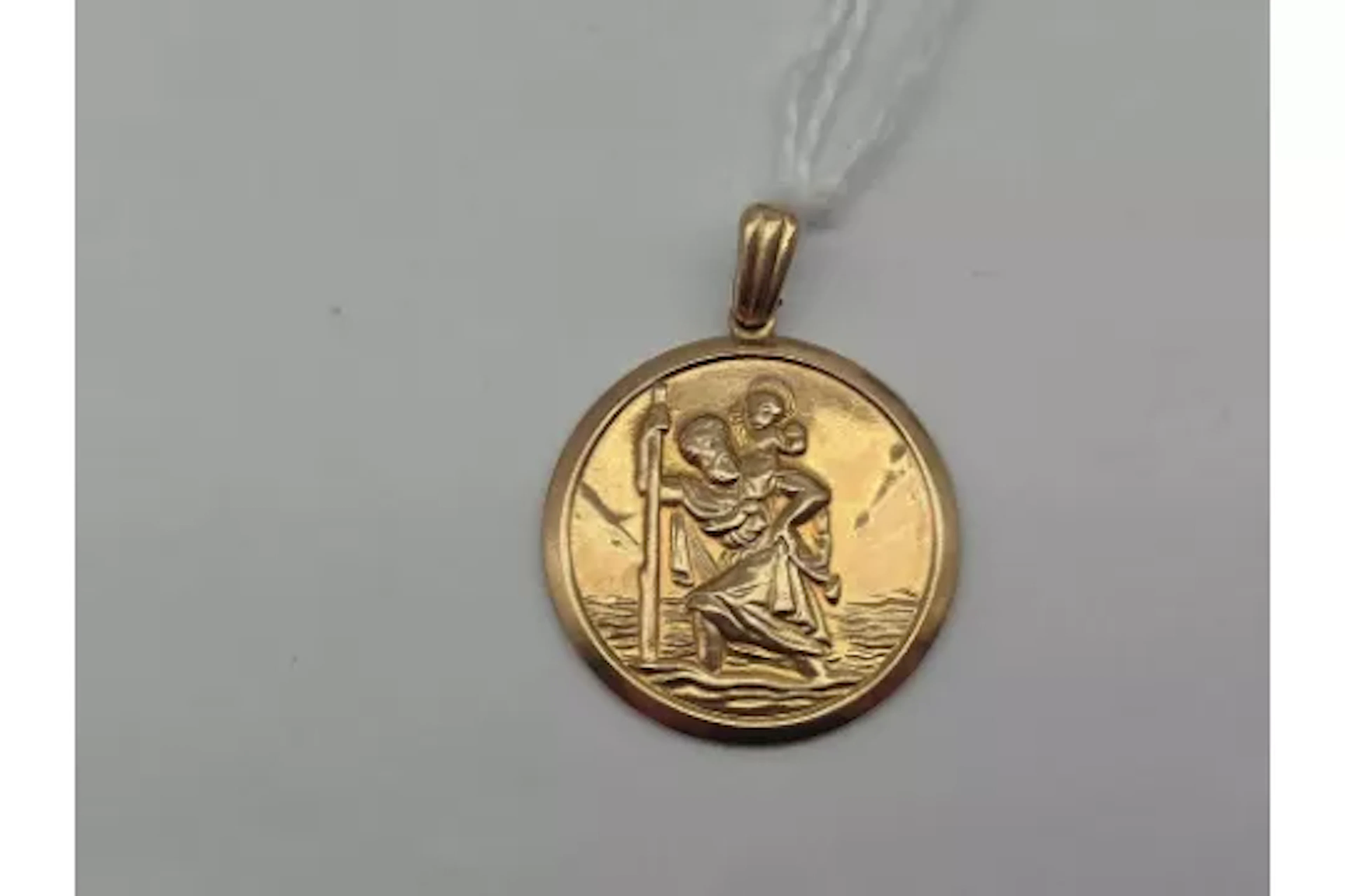 A St Christopher pendant 9ct 4.7 gms