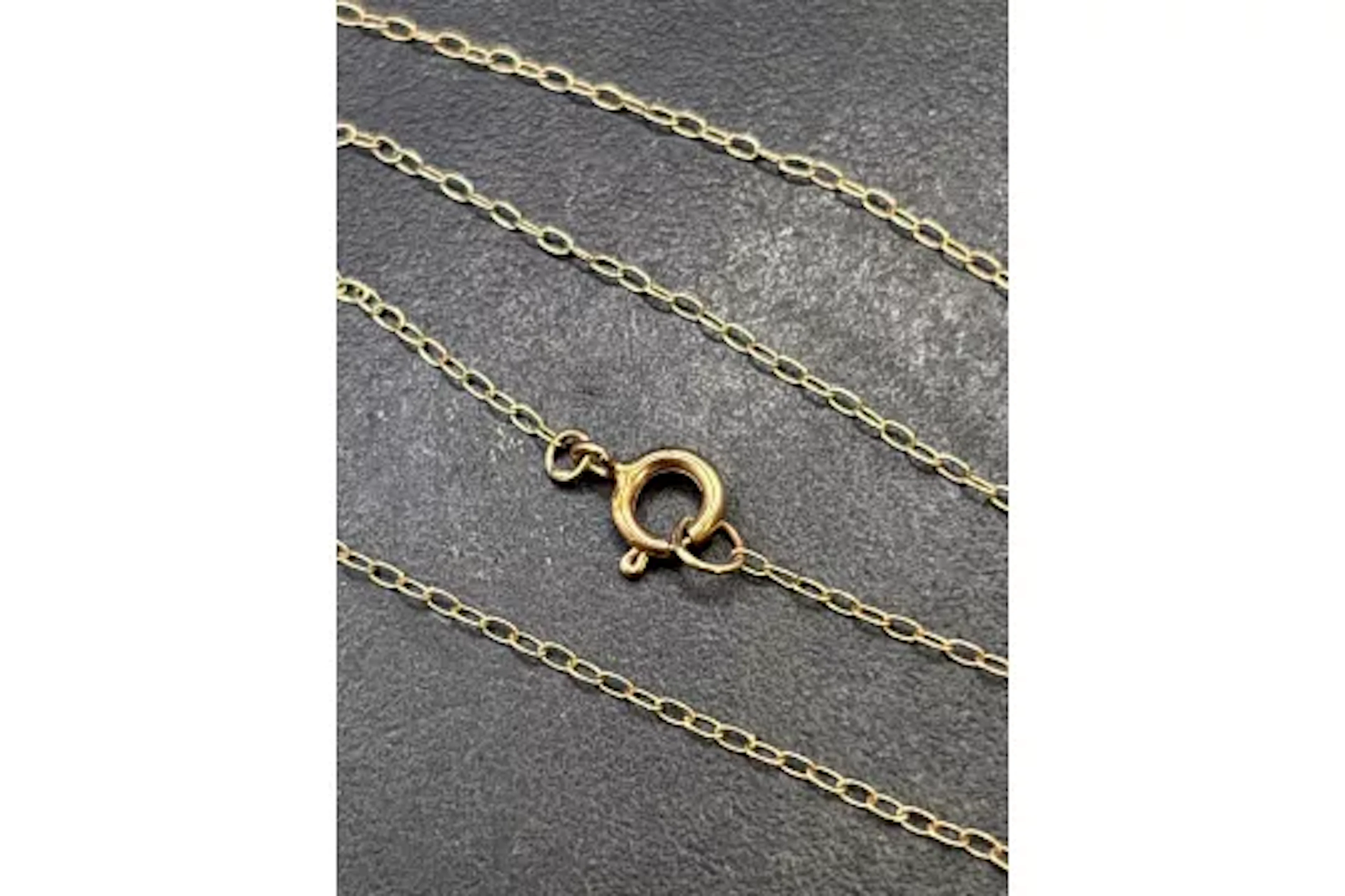 A fine neck chain 9ct 16 inch