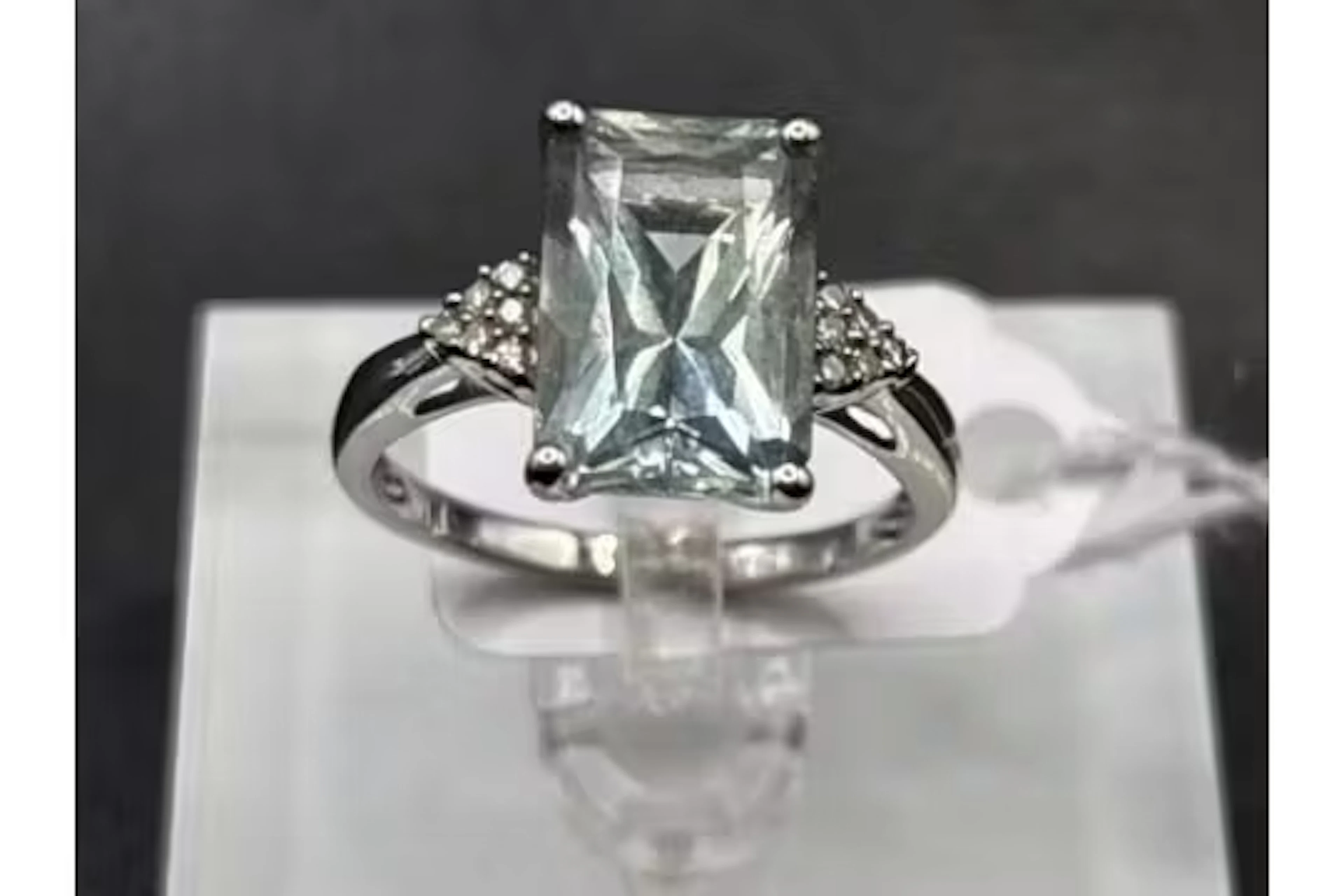 A PRETTY FANCY CUT AQUAMARINE AND DIAMOND RING 9CT SIZE N 3 GMS