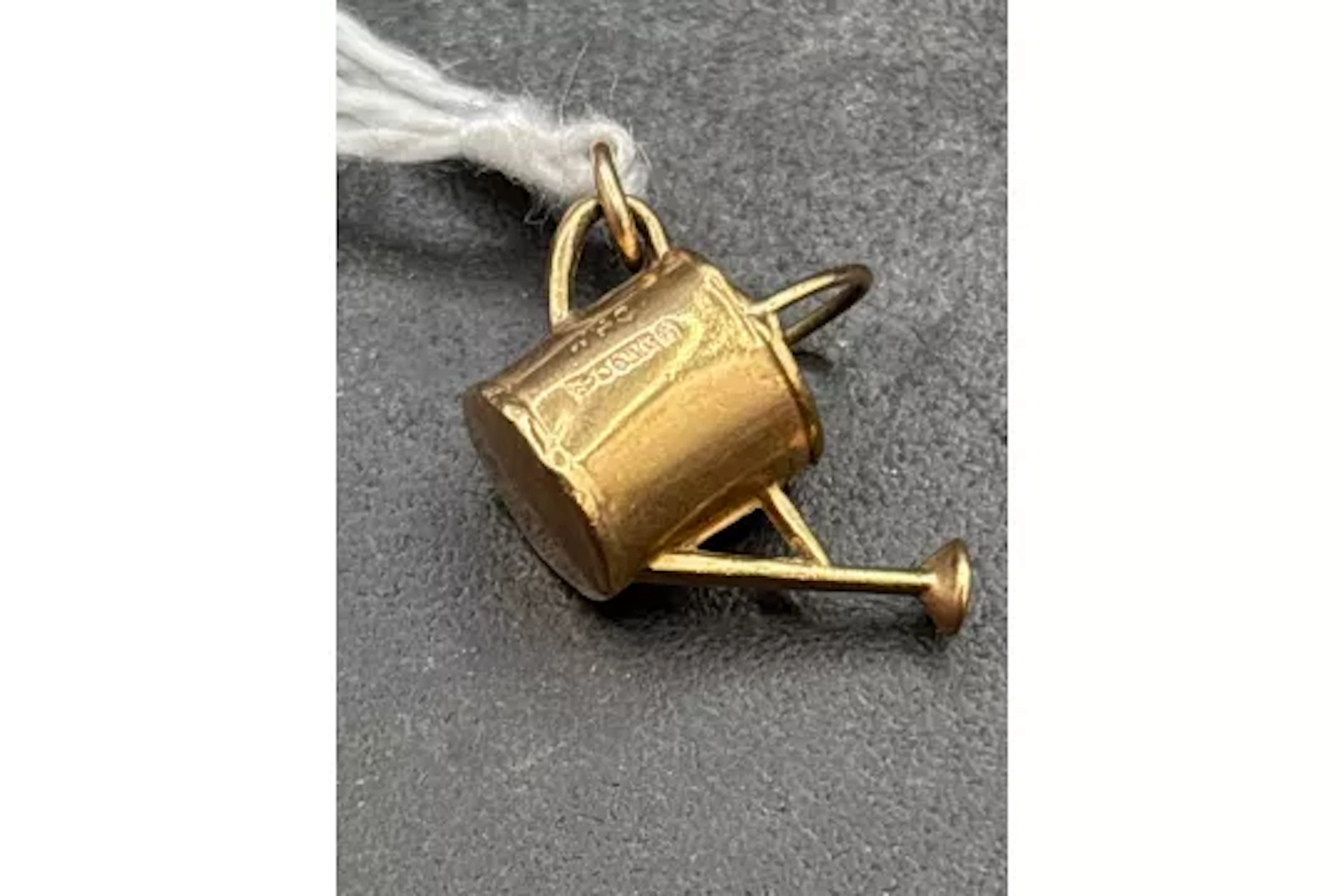 A watering can charm 9ct
